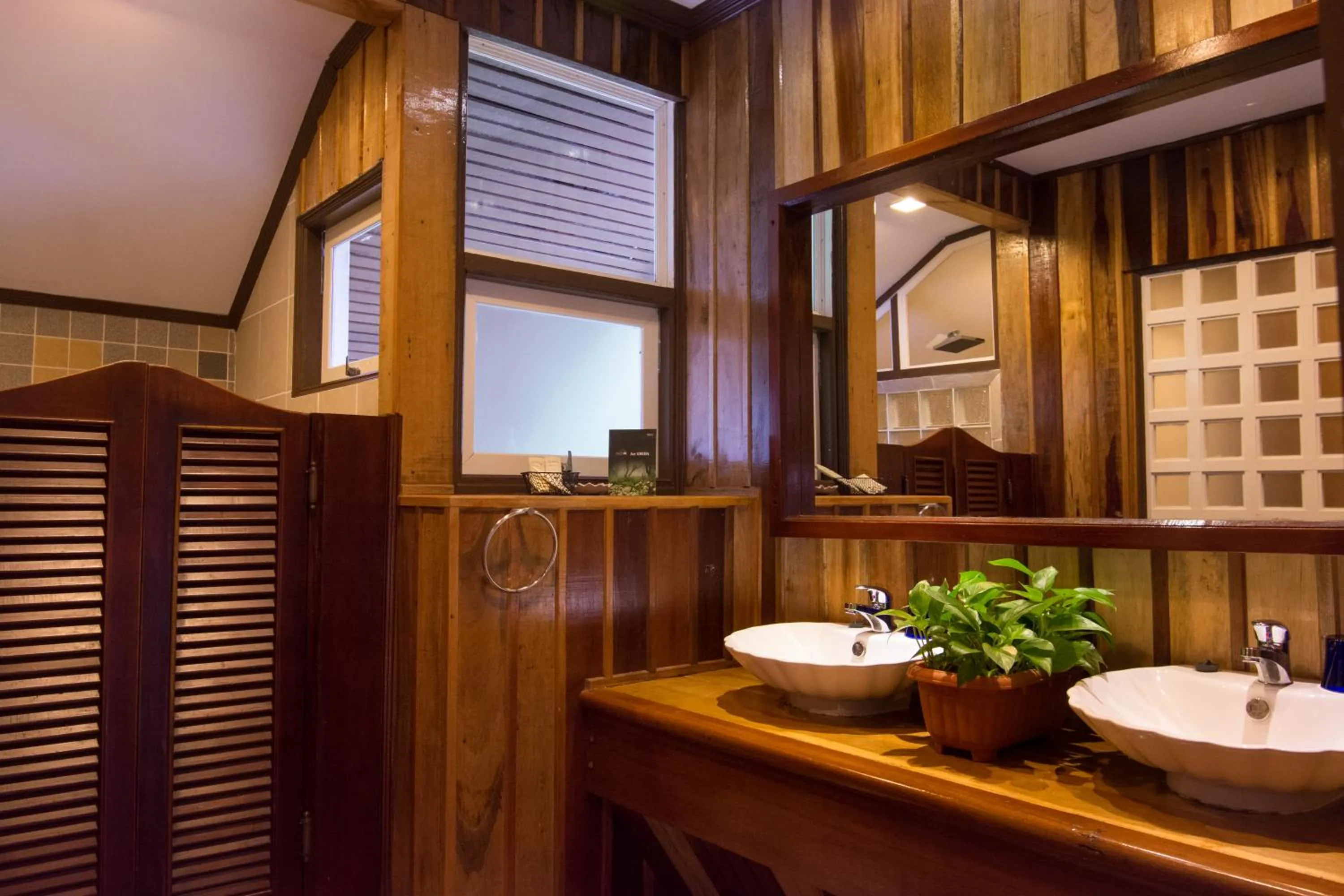 Bathroom in Sutera Sanctuary Lodges At Kinabalu Park