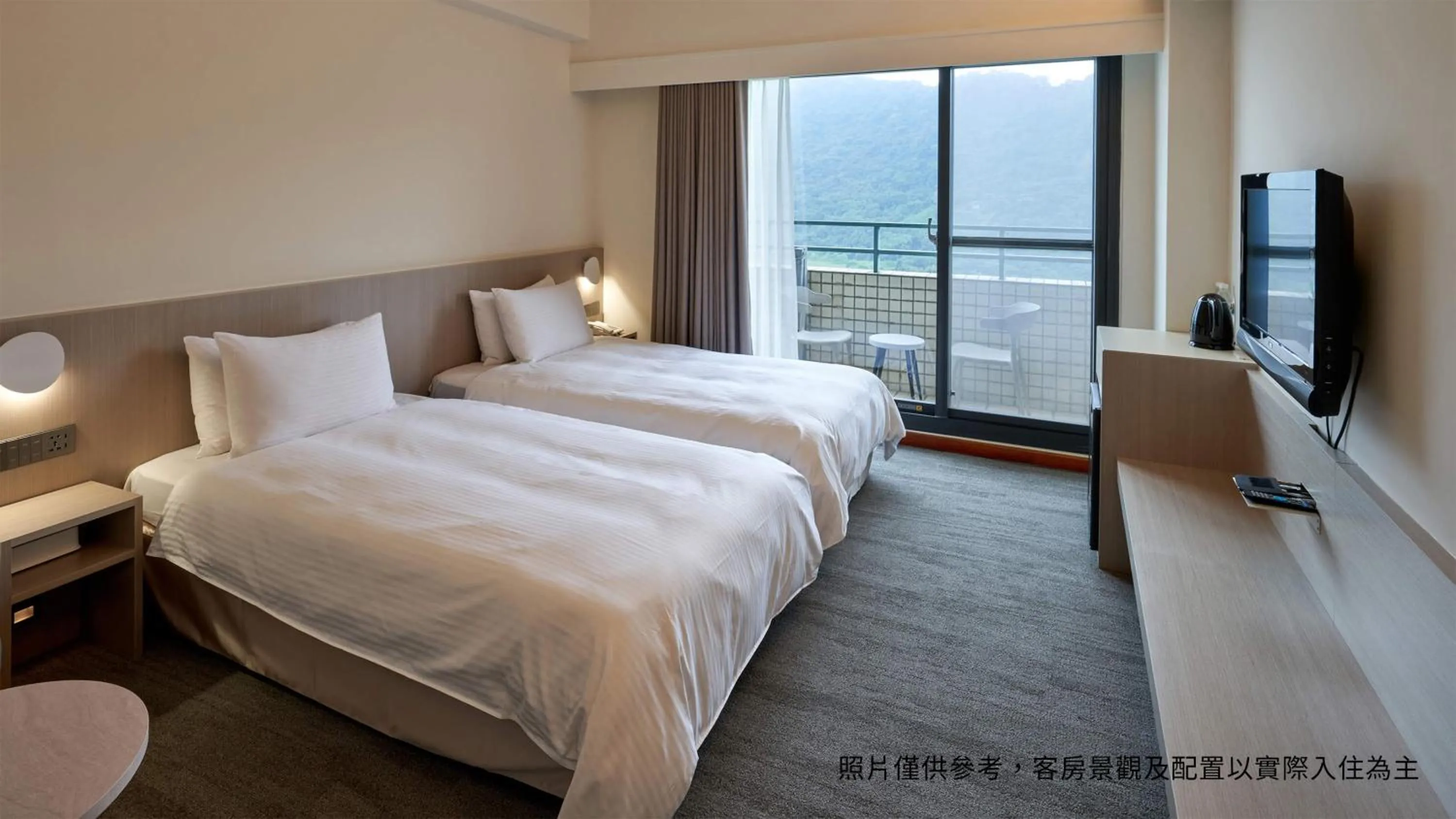 Photo of the whole room, Bed in Howard Lake Resort Shihmen Dam