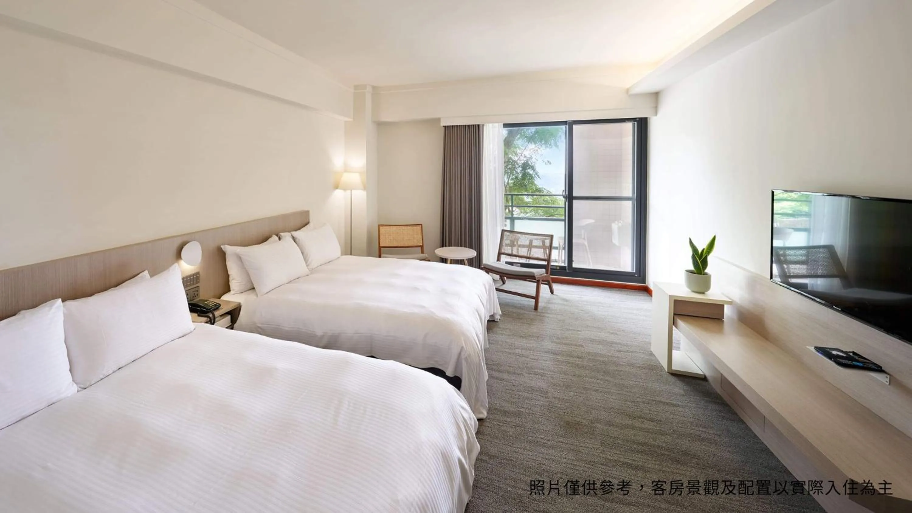 Photo of the whole room, Bed in Howard Lake Resort Shihmen Dam