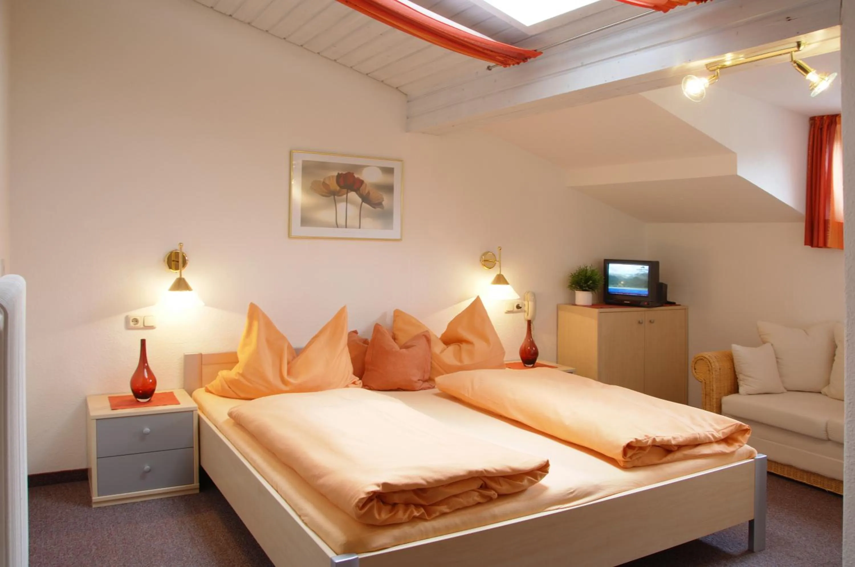 Photo of the whole room, Bed in Das Stoaberg