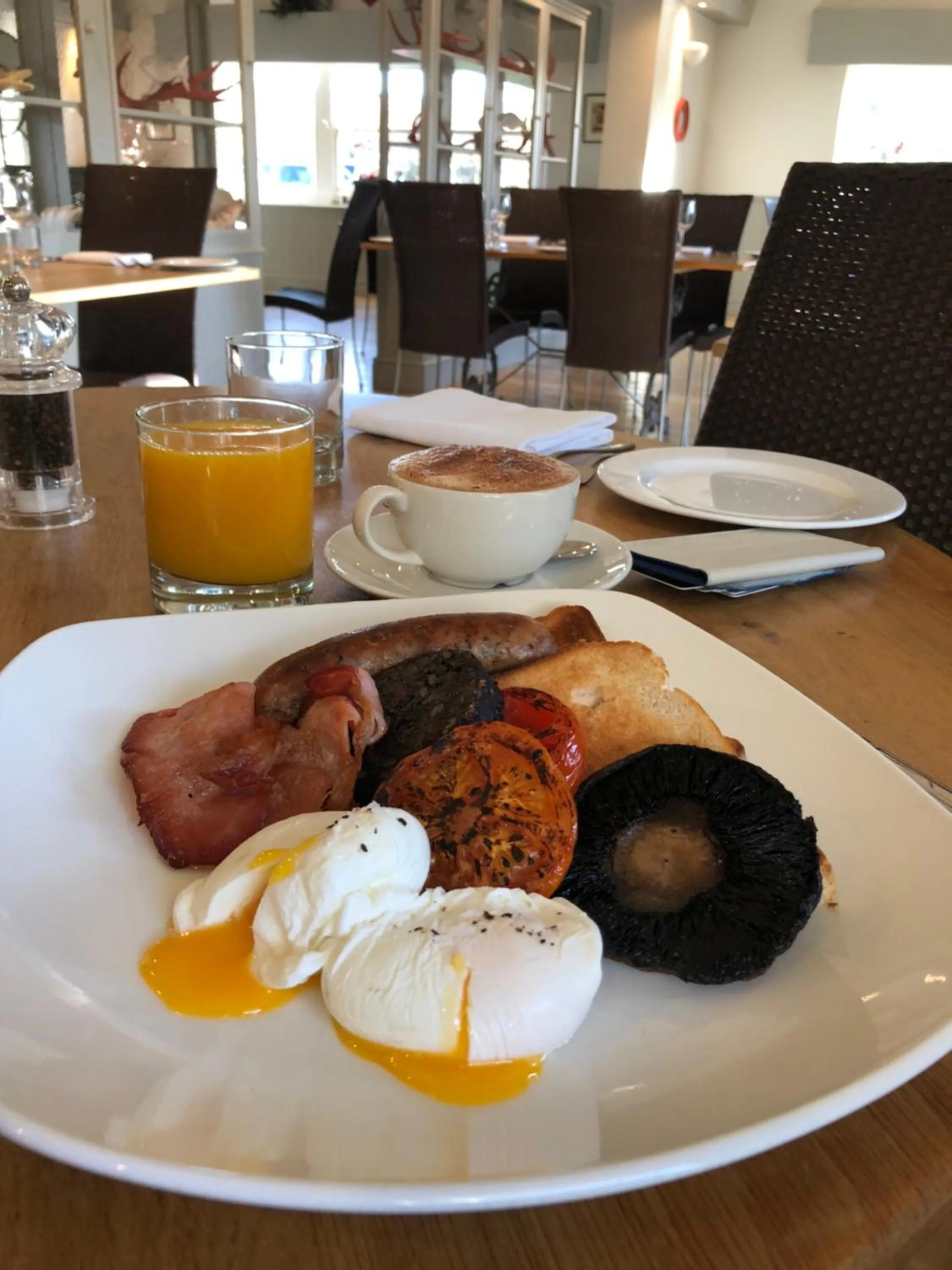 Breakfast in Wingrove House