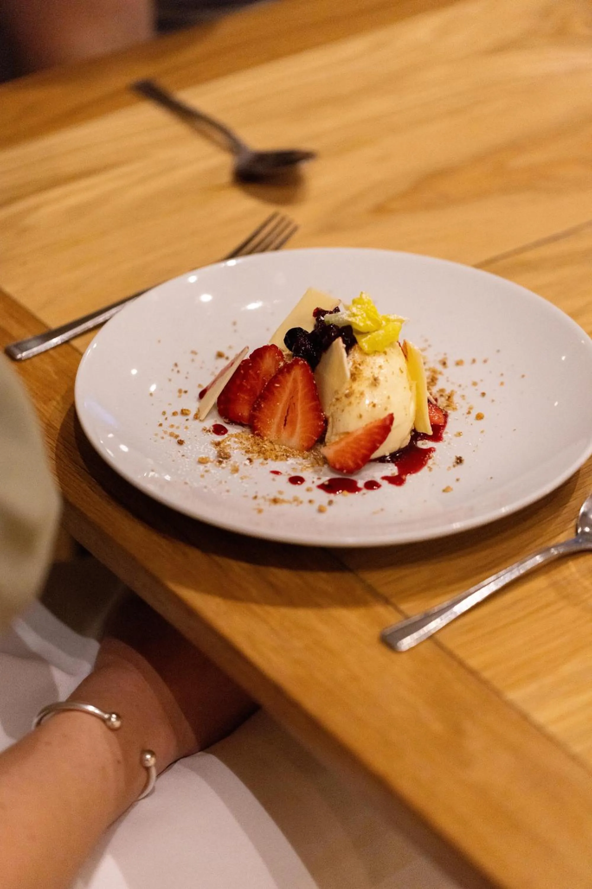 Restaurant/places to eat in Wingrove House