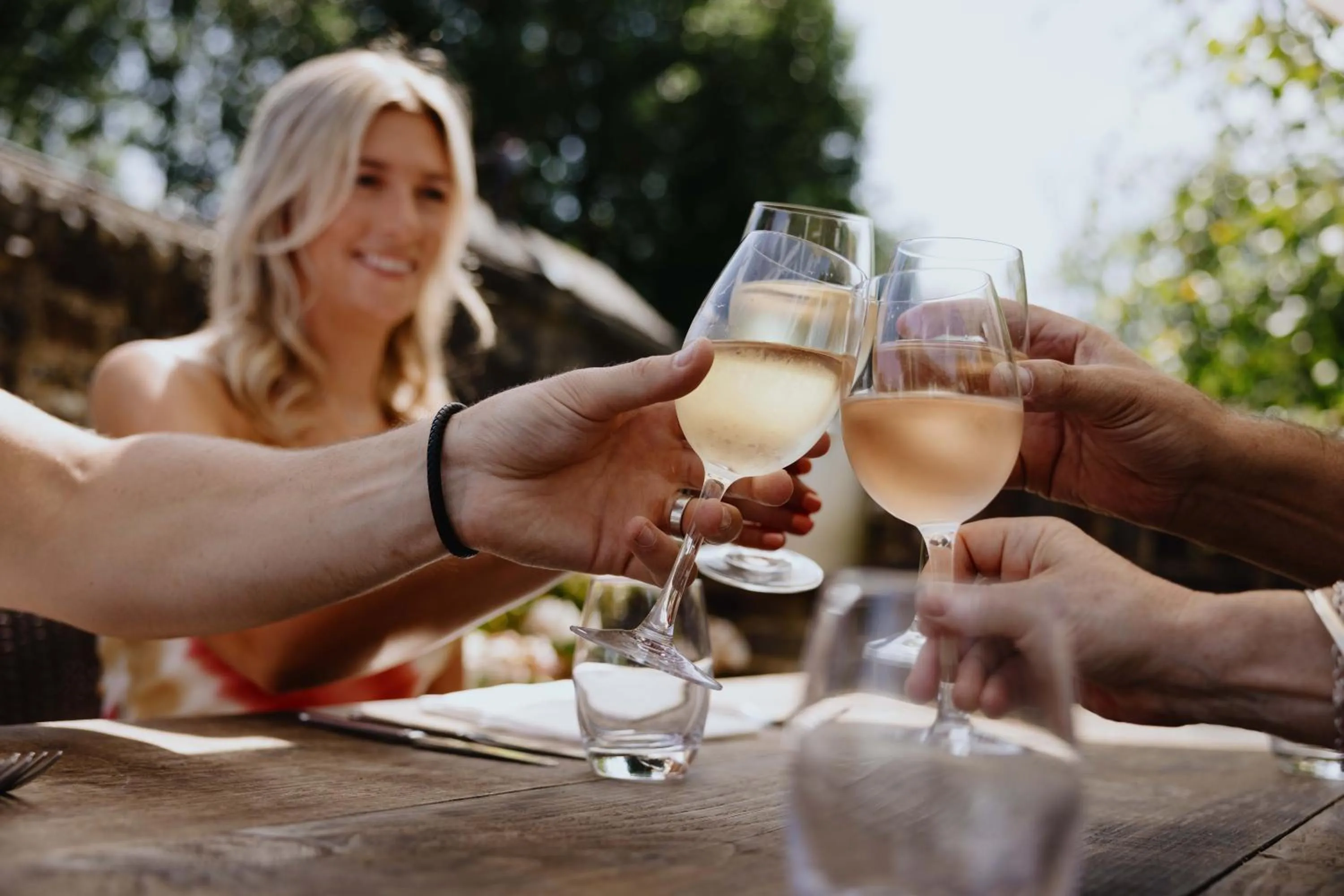 Restaurant/places to eat in Wingrove House