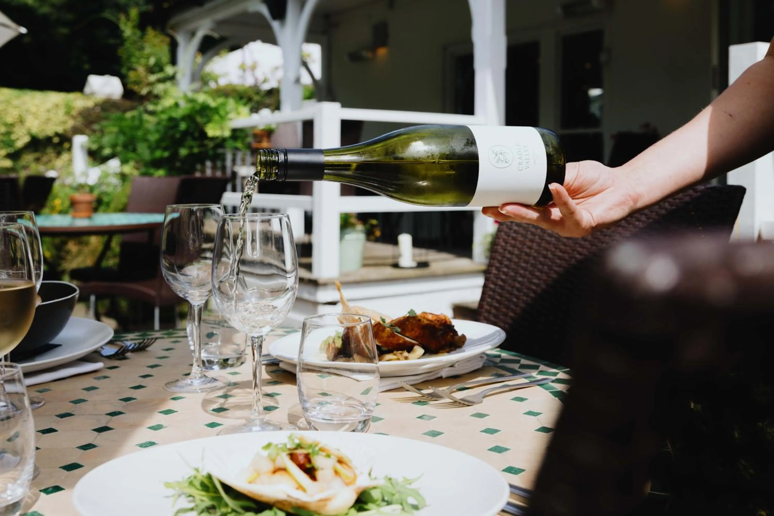 Restaurant/places to eat in Wingrove House