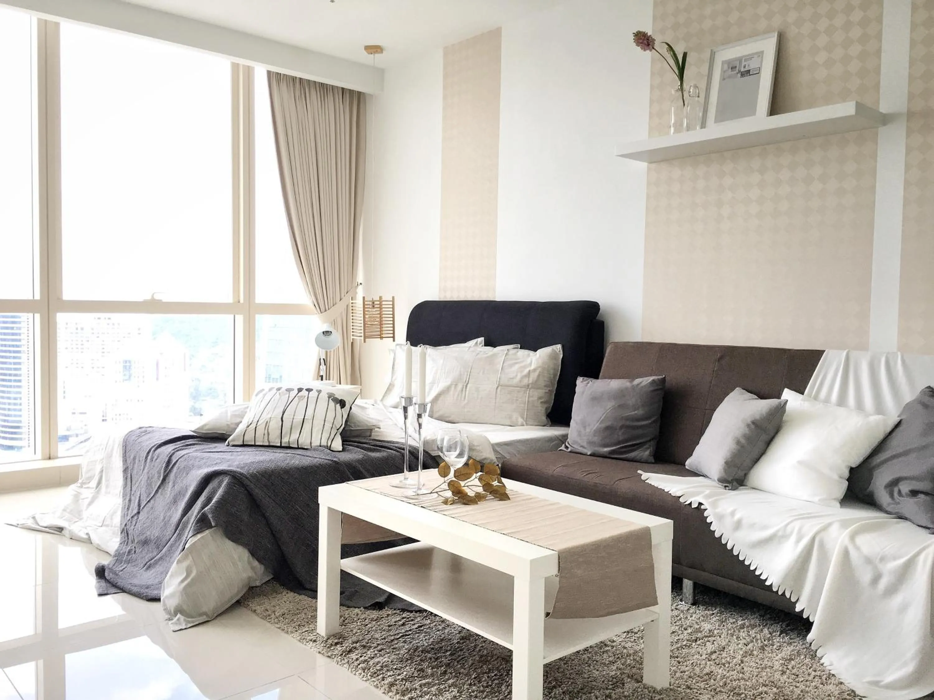 Seating area, Bed in Pinnacle PJ @ Penguin Homes