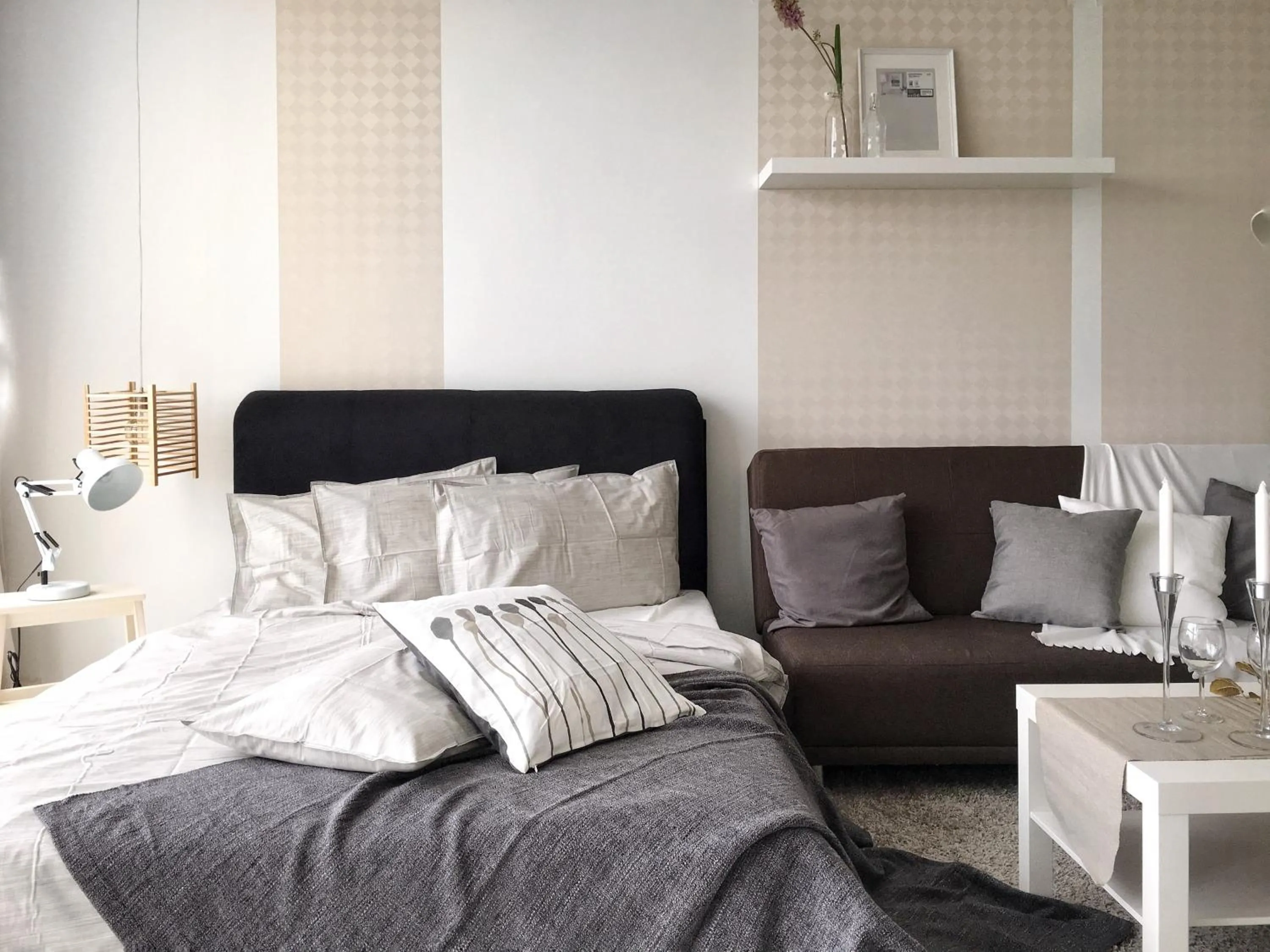 Seating area, Bed in Pinnacle PJ @ Penguin Homes