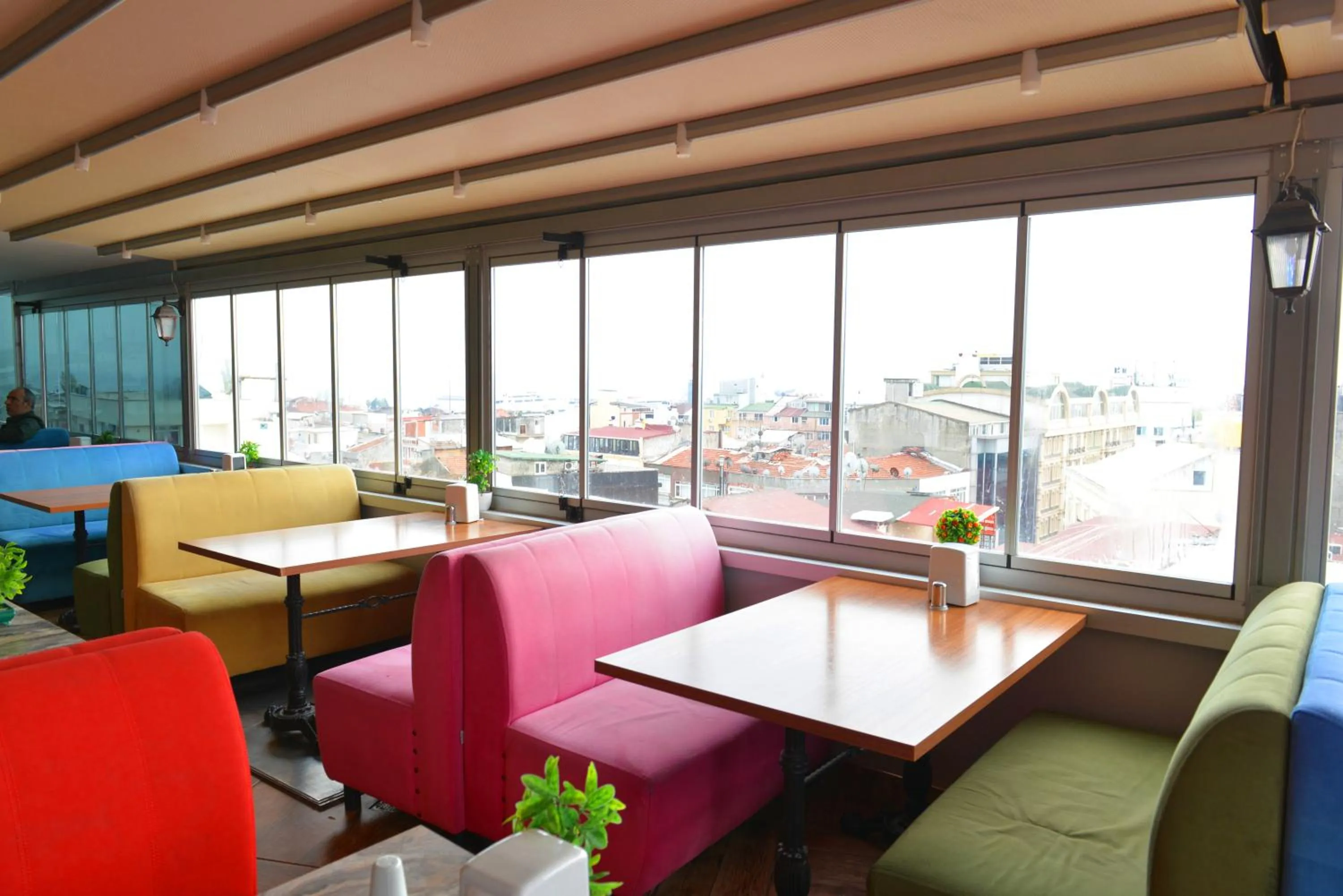 Restaurant/places to eat in Hotel Marina City