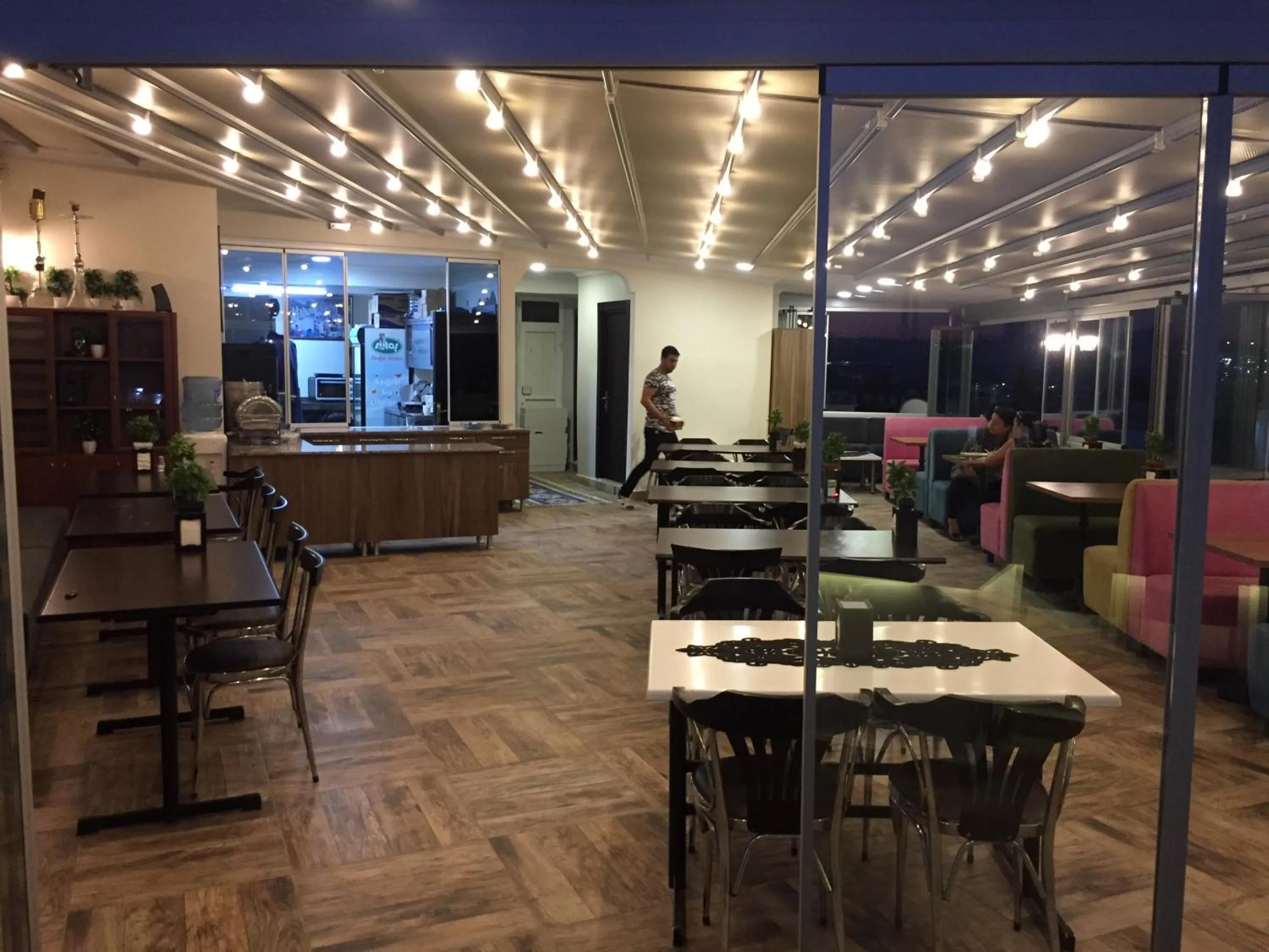 Restaurant/places to eat in Hotel Marina City