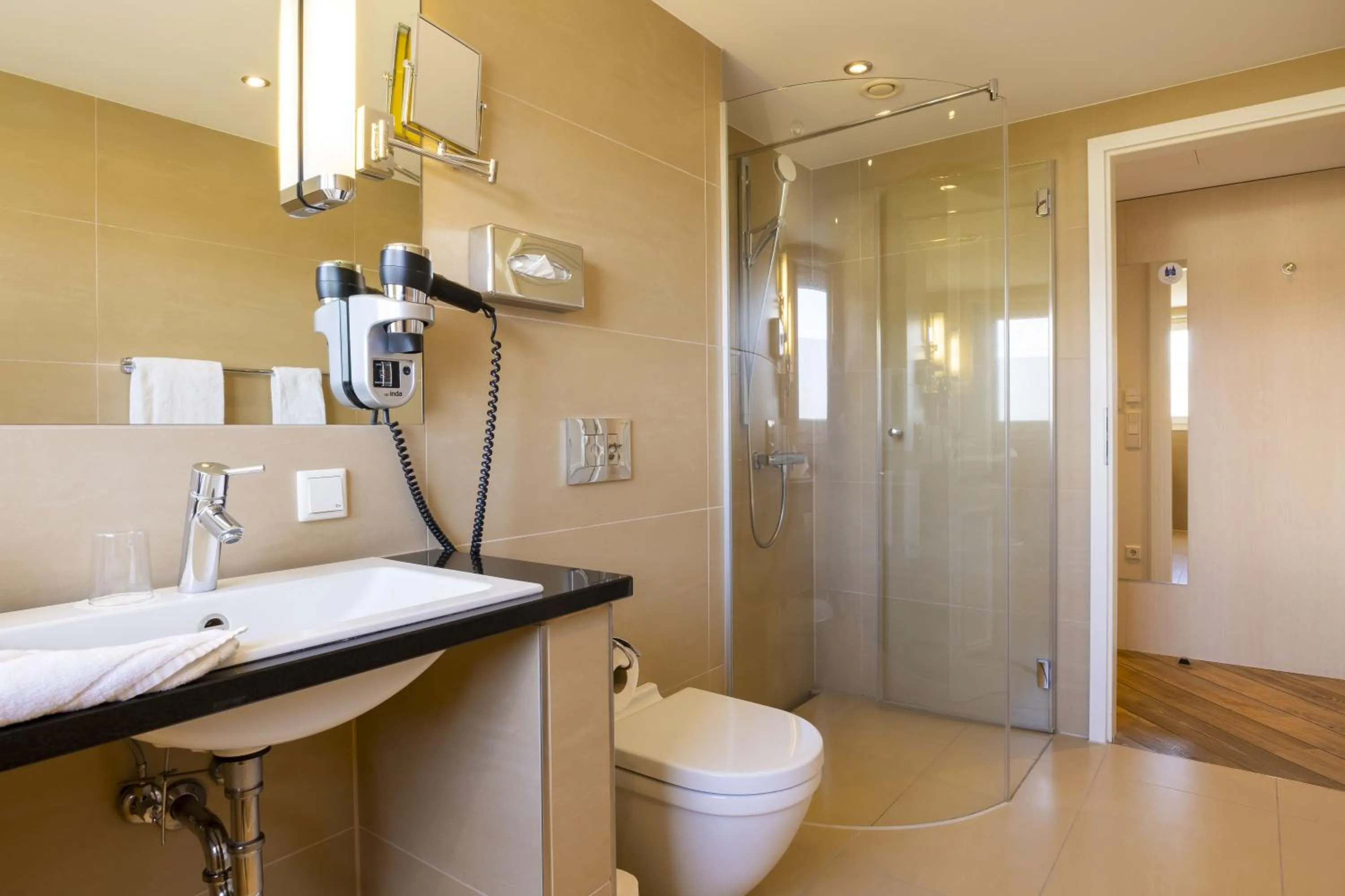 Bathroom in Hotel IV Jahreszeiten Lübeck