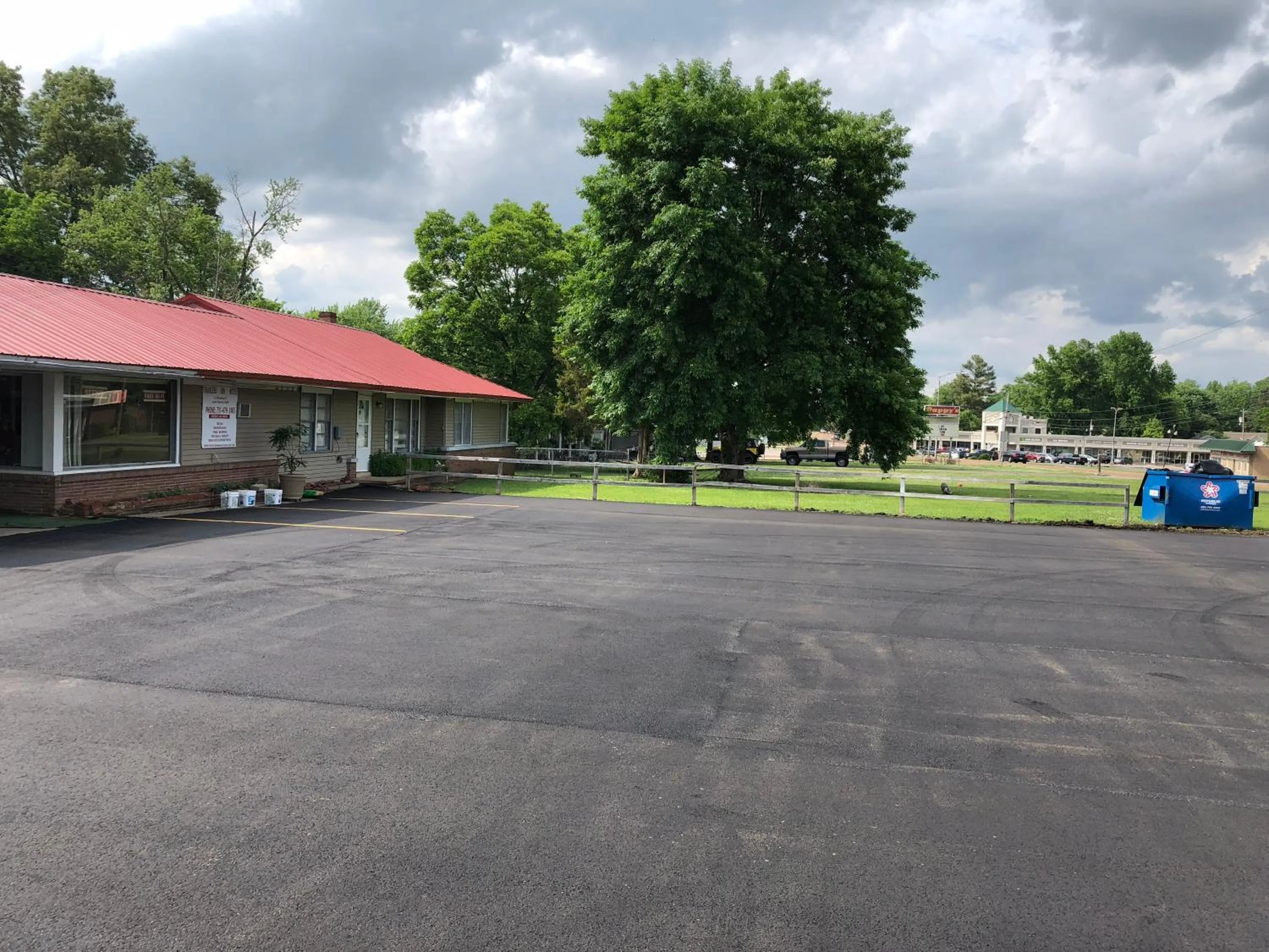 Parking in Travelers Inn Motel