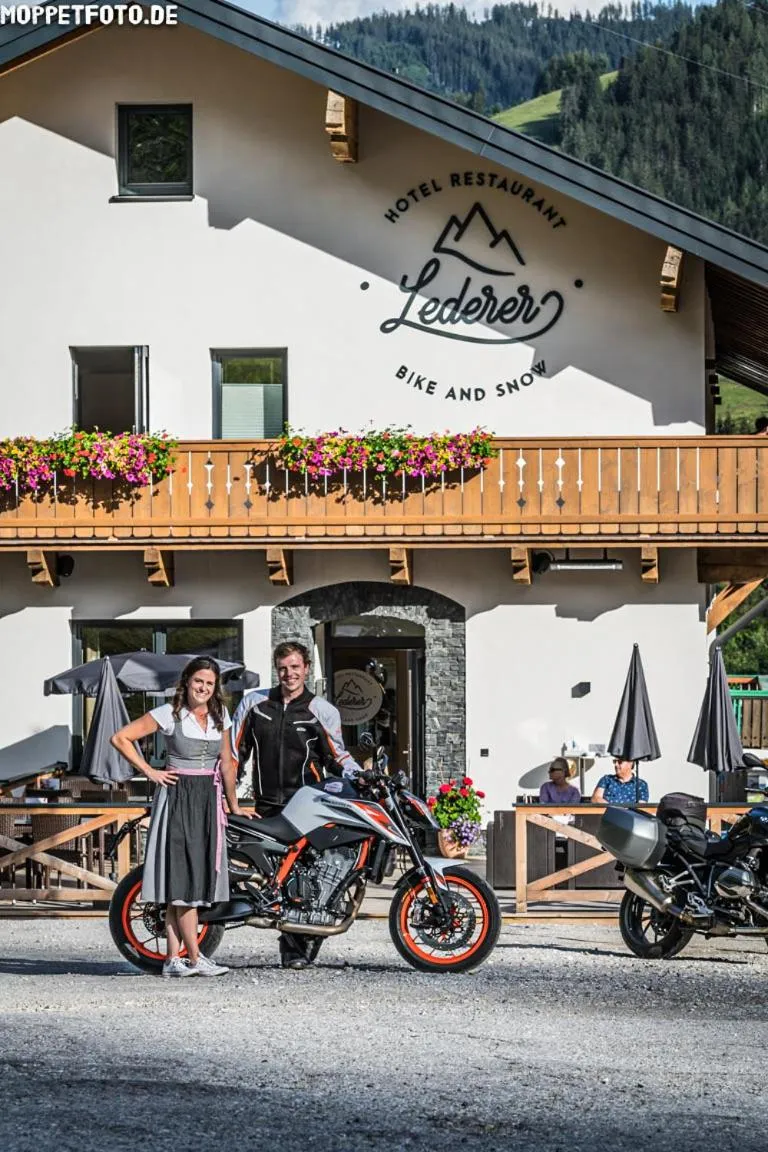 Family in Hotel-Restaurant Bike&Snow Lederer