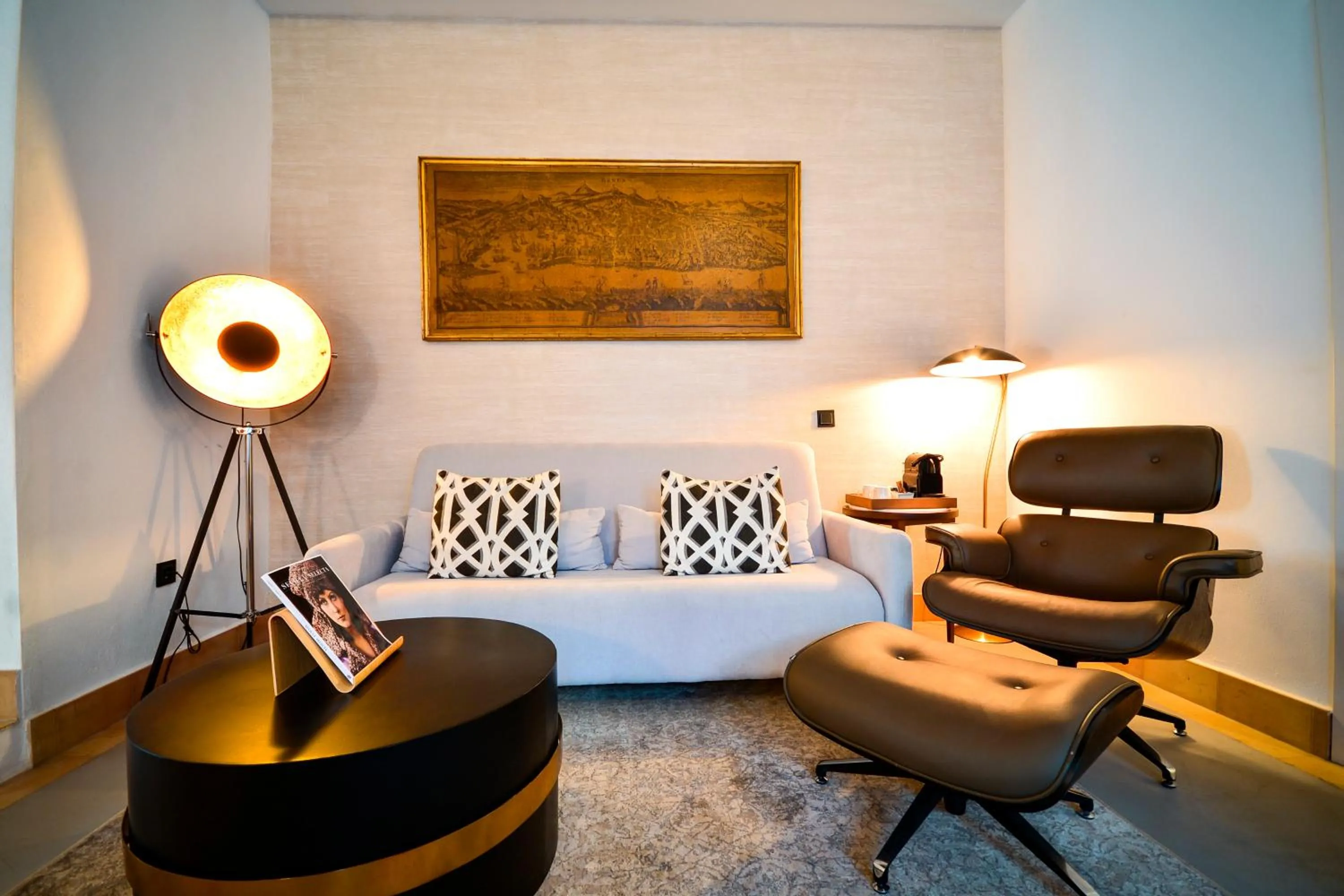 Seating area, Bed in Legado Alcazar Hotel