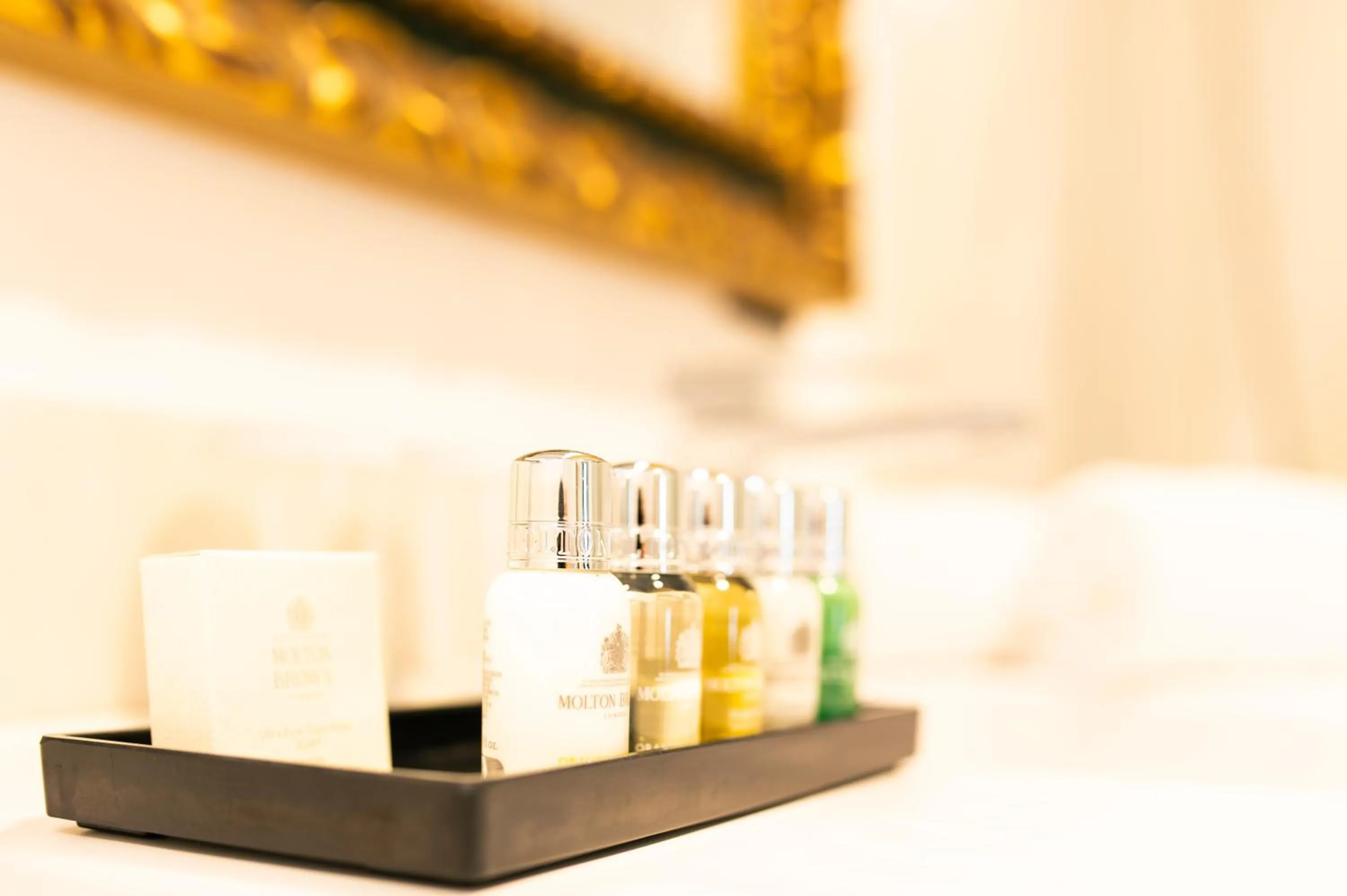 Bathroom, Bed in Legado Alcazar Hotel