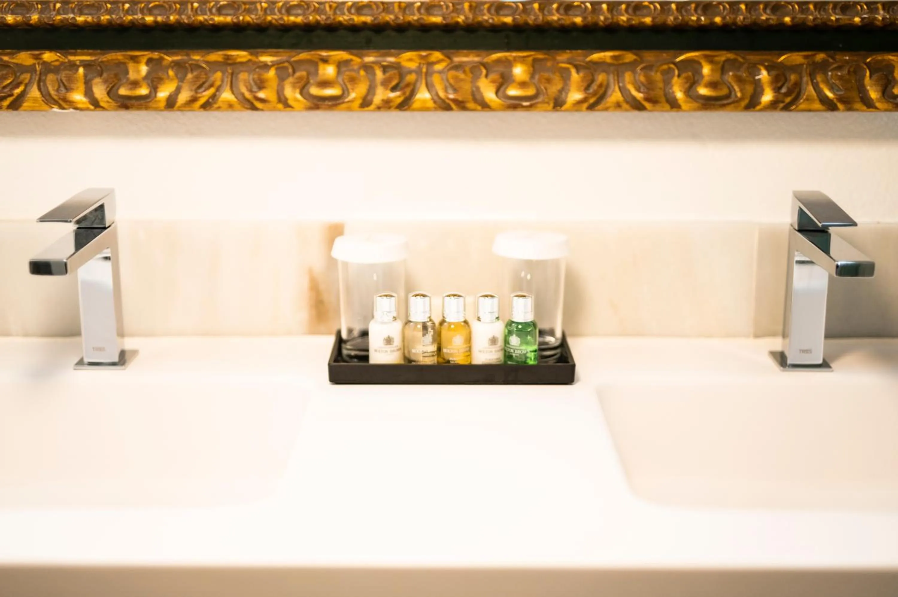 Bathroom in Legado Alcazar Hotel