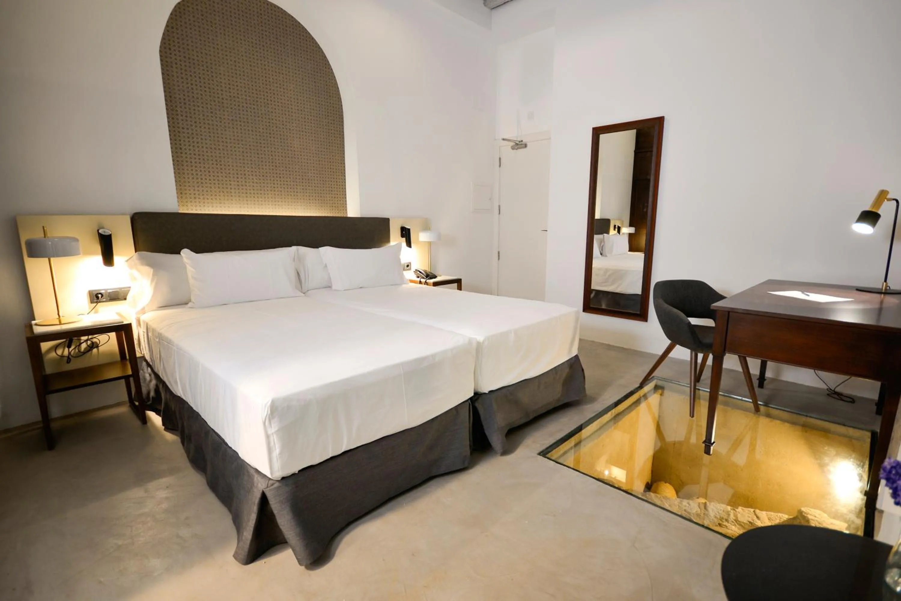 Photo of the whole room, Bed in Legado Alcazar Hotel