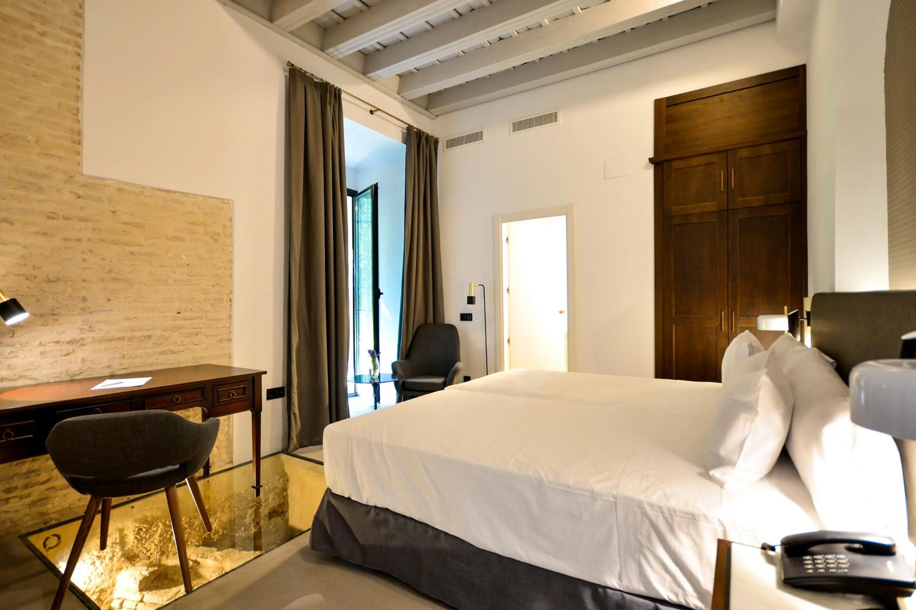 Photo of the whole room, Bed in Legado Alcazar Hotel