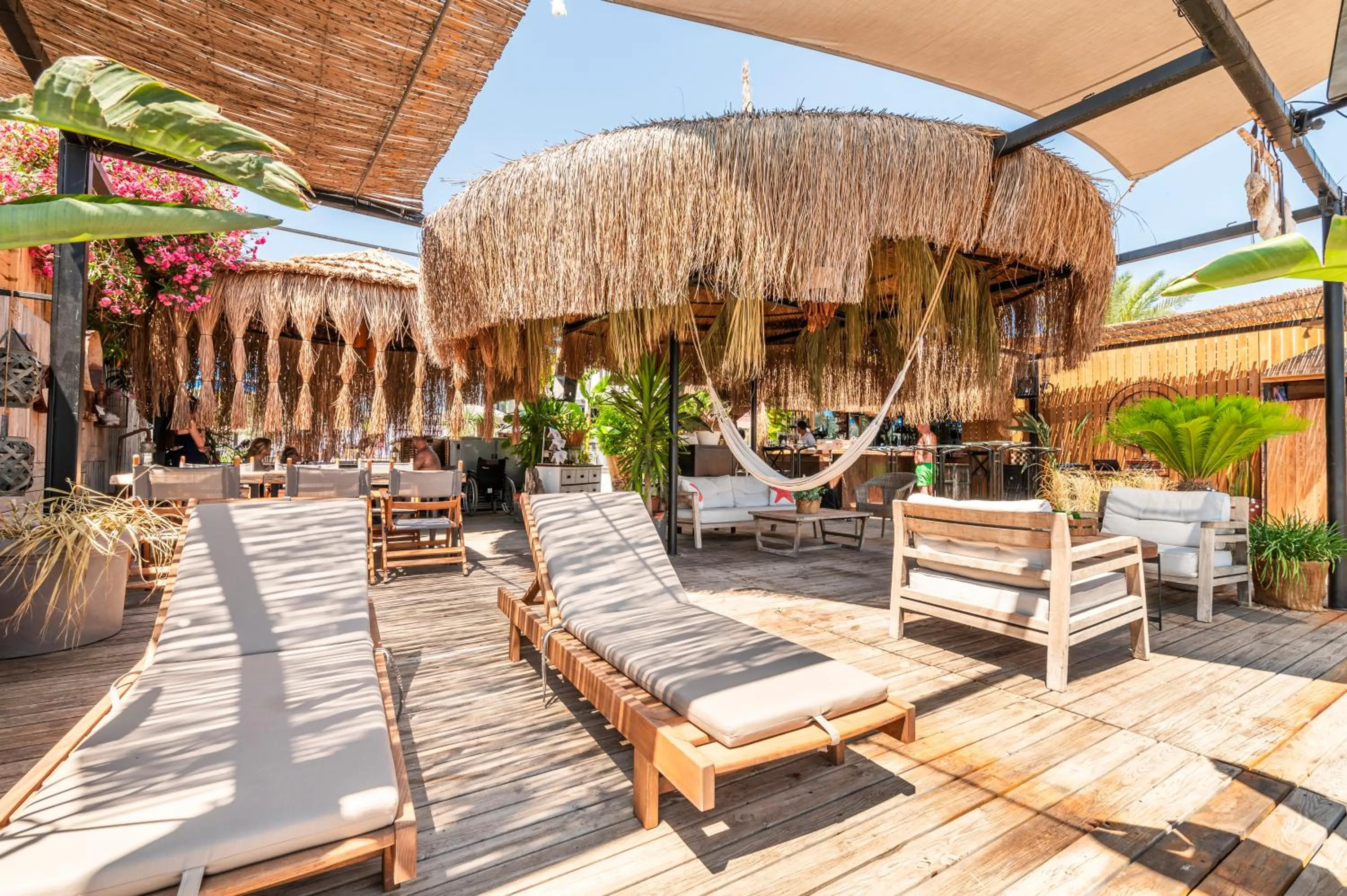 Restaurant/places to eat in Elista Hotel & Spa