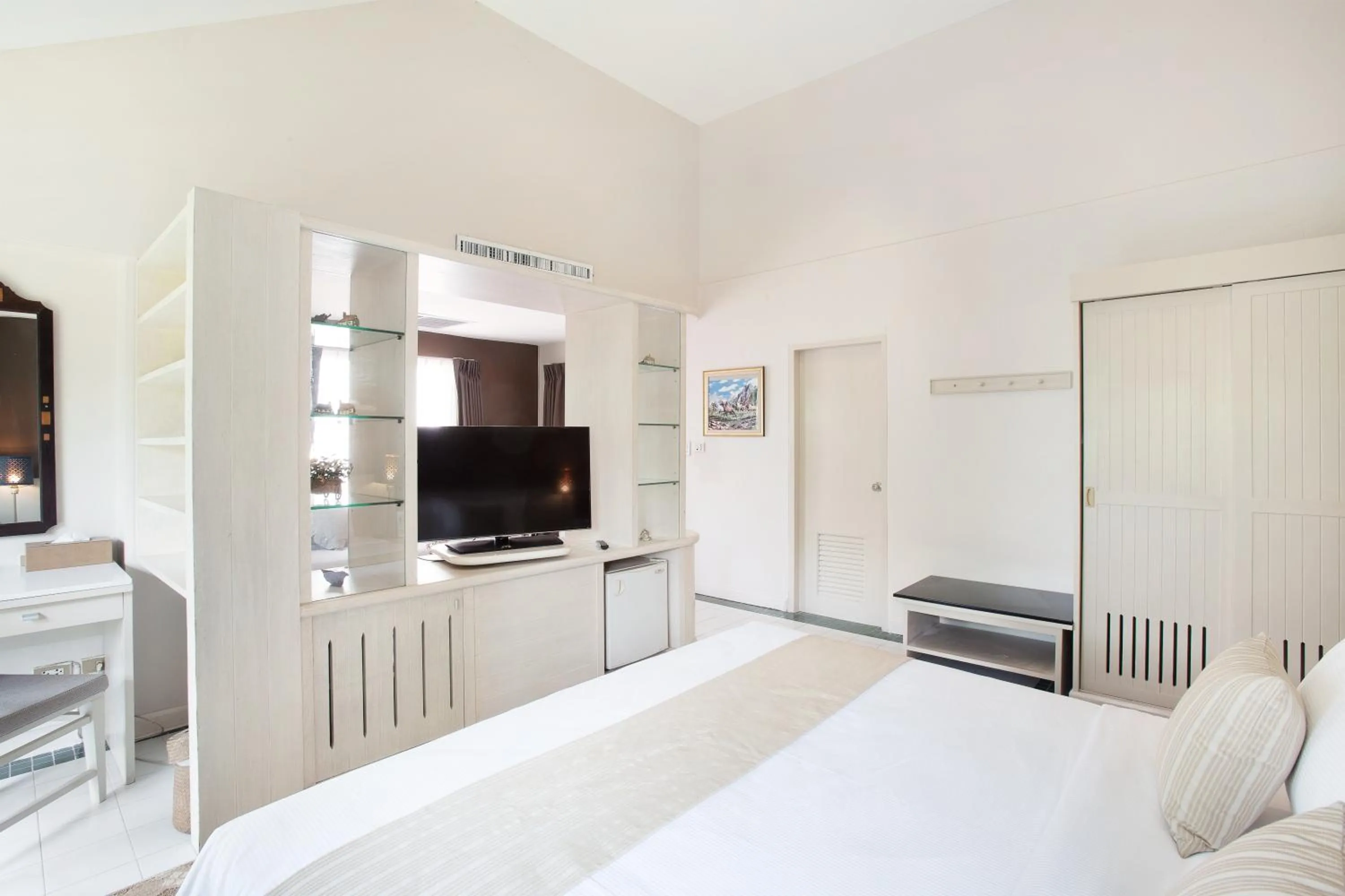 TV and multimedia, Bed in Mida Resort Kanchanaburi - SHA PLUS