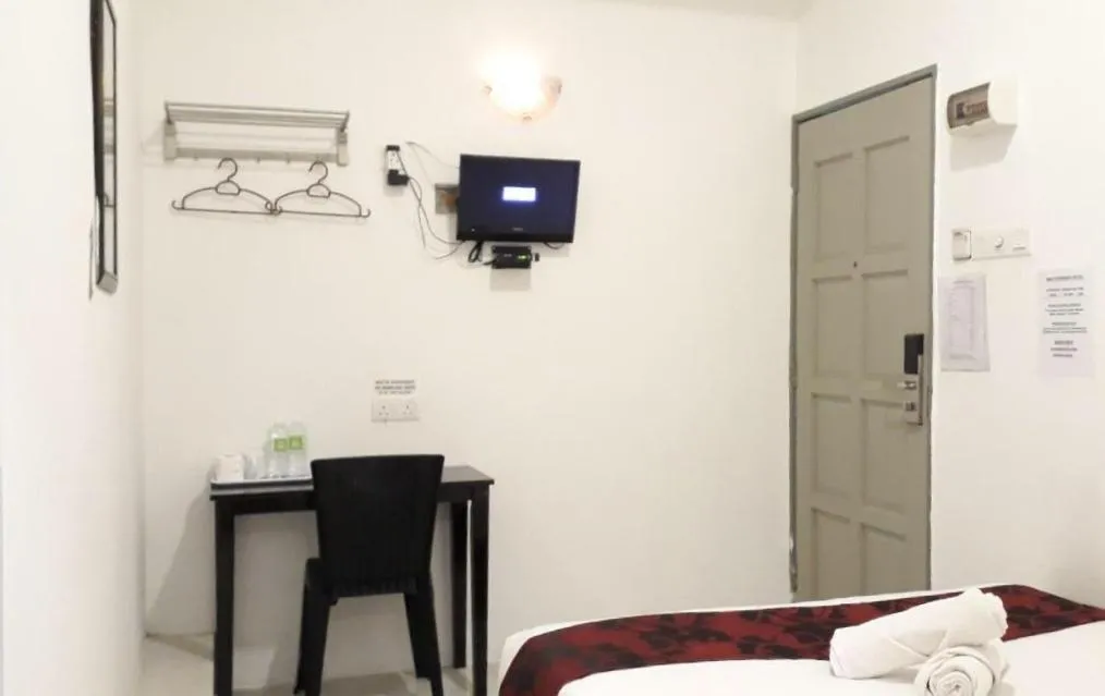 Bedroom, Bed in Max Ferringhi Hotel