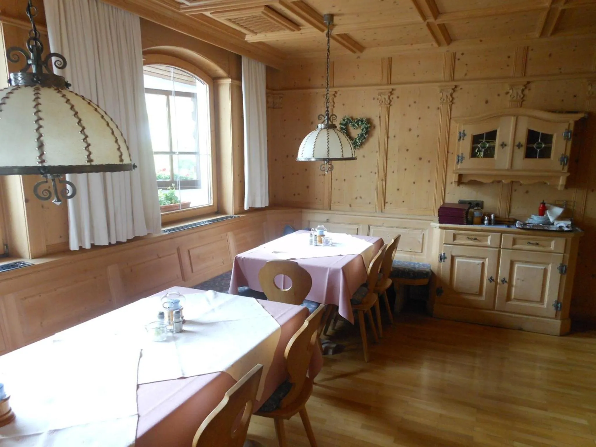 Restaurant/places to eat in Hotel Landle