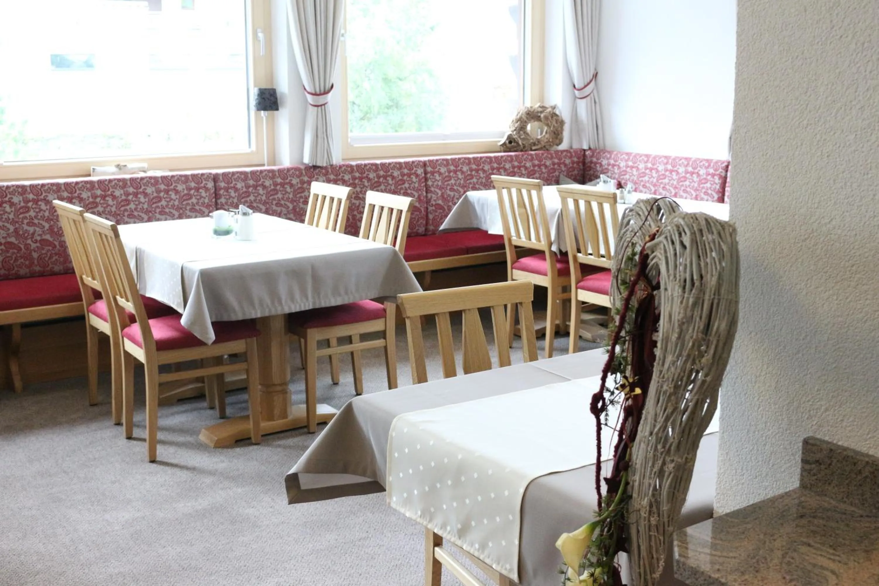 Restaurant/places to eat in Hotel Landle