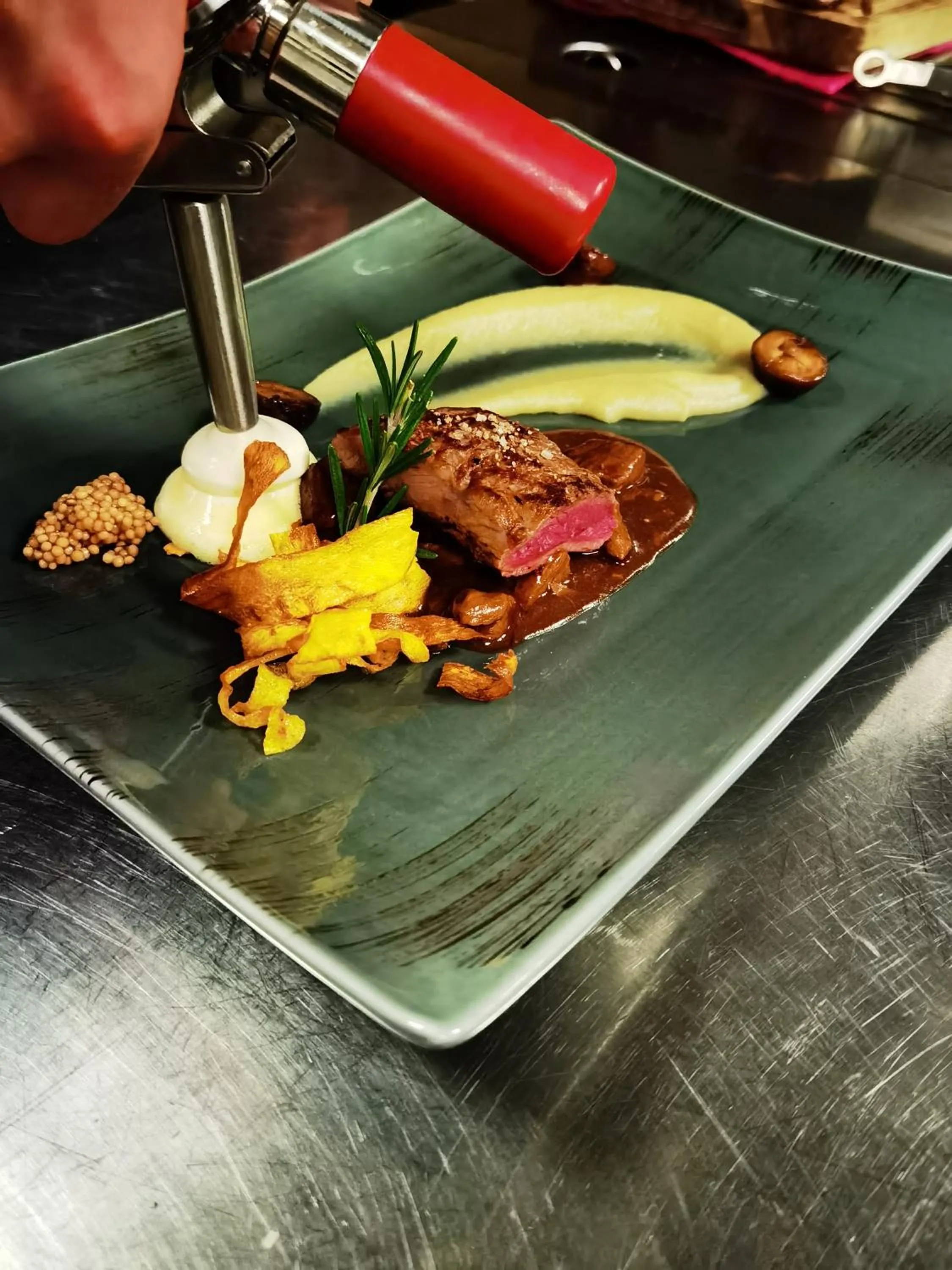 Restaurant/places to eat in Hotel Höllroah