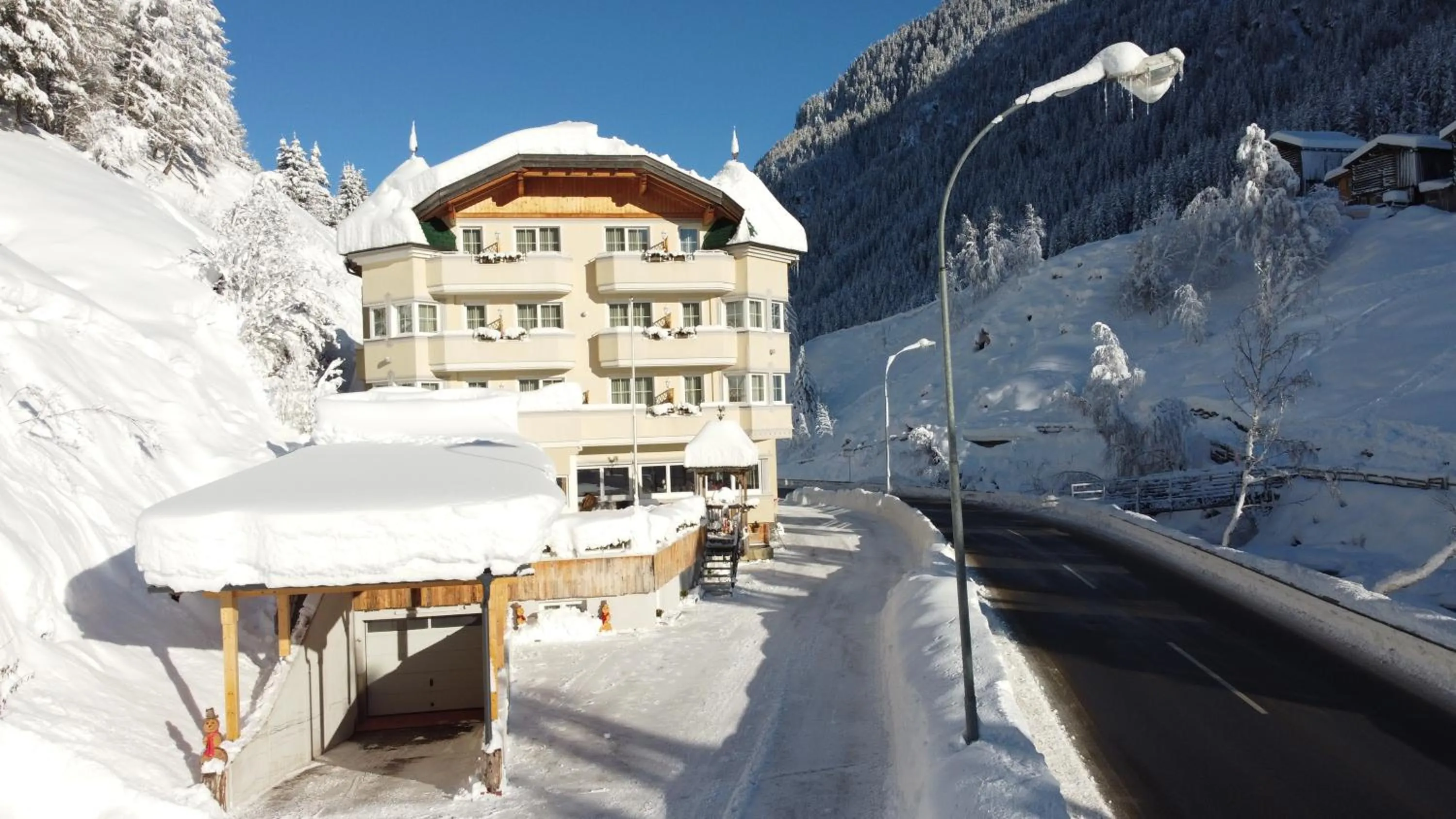 Property building in Hotel Höllroah