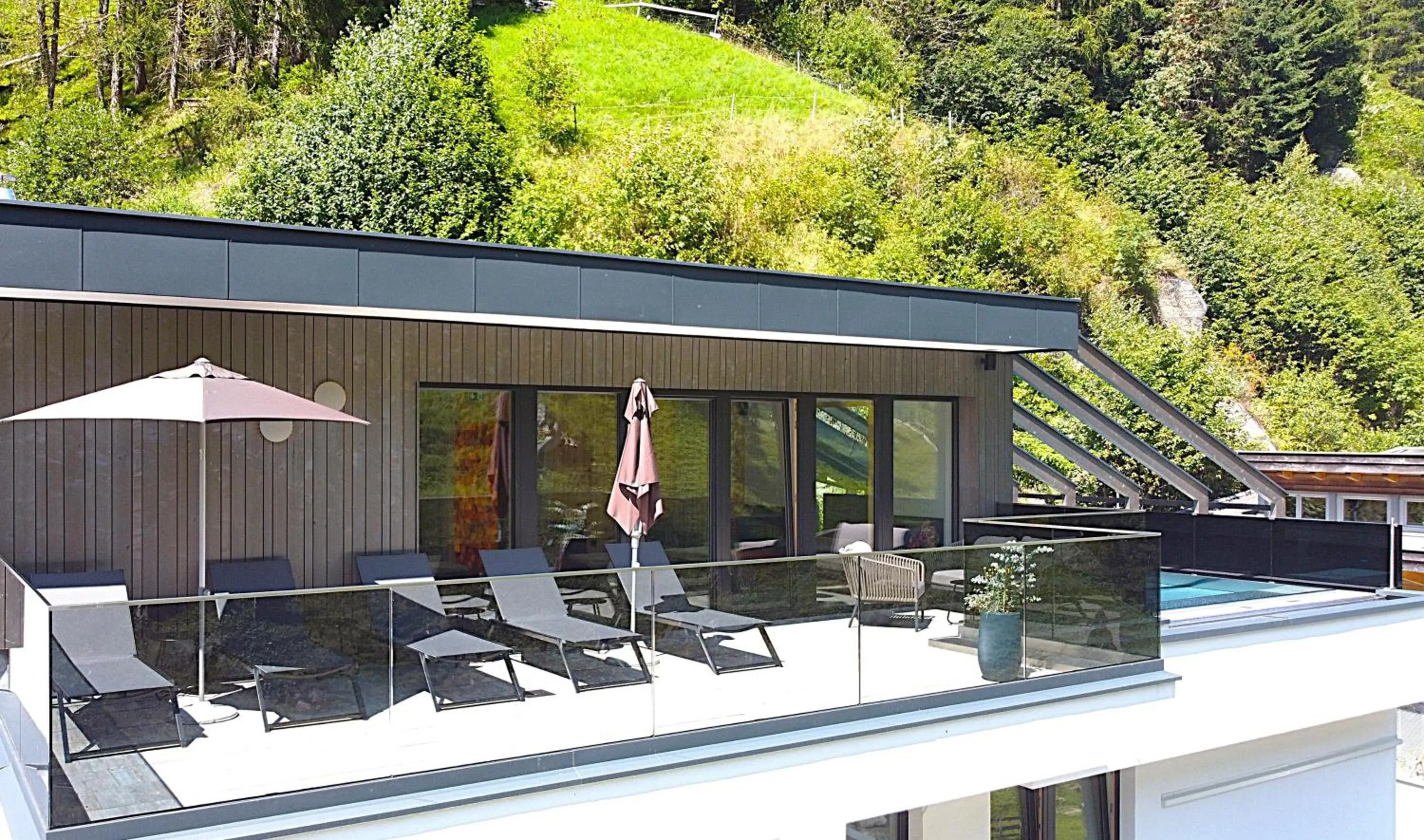 Property building in Hotel Höllroah