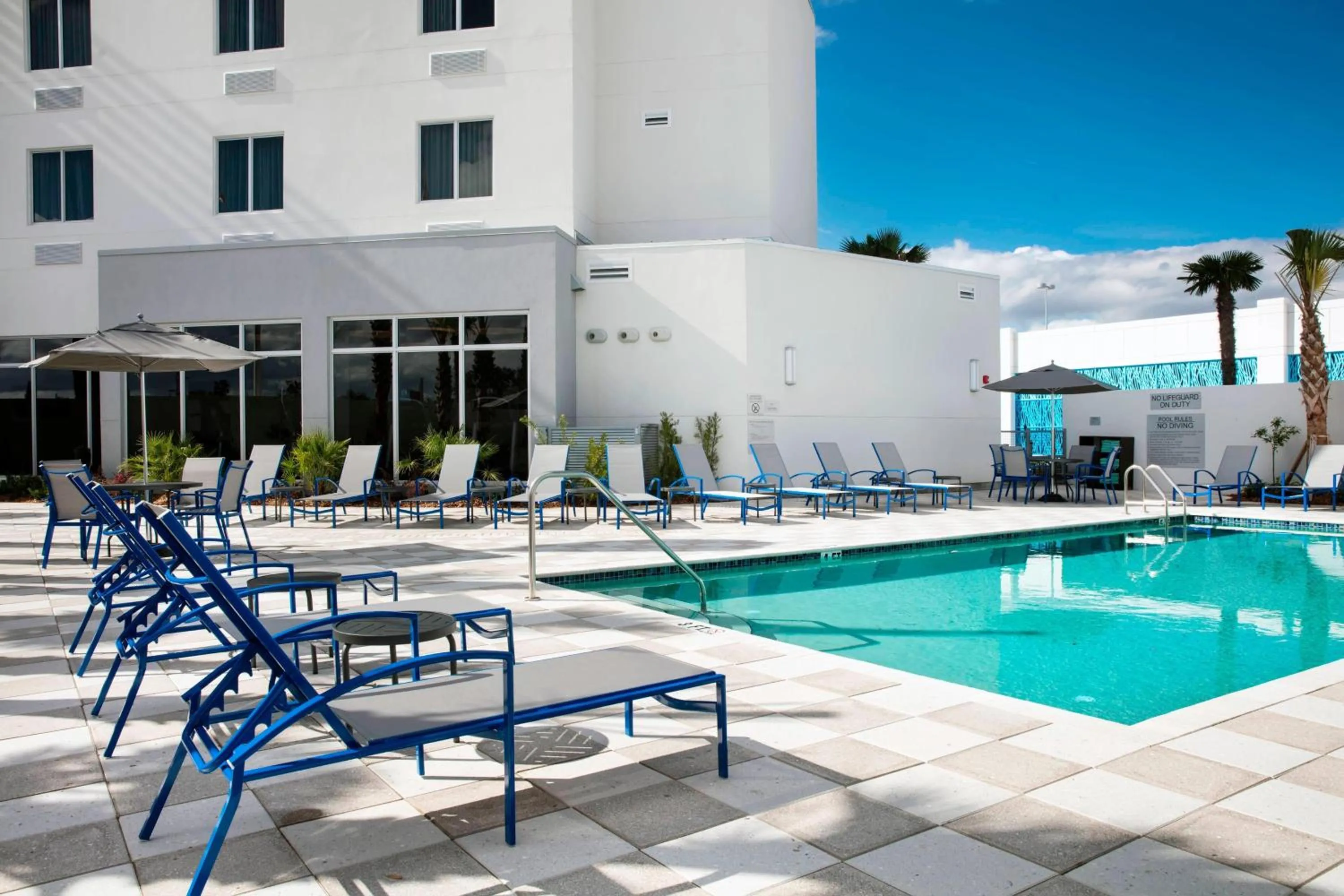 Swimming pool in Fairfield Inn & Suites by Marriott Daytona Beach Speedway/Airport