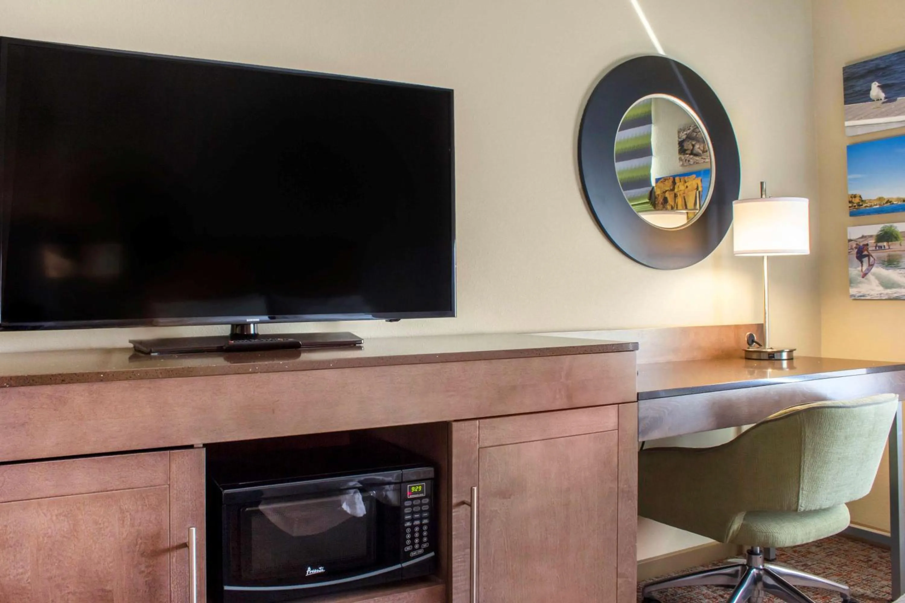 Bedroom in Hampton Inn Parker, AZ