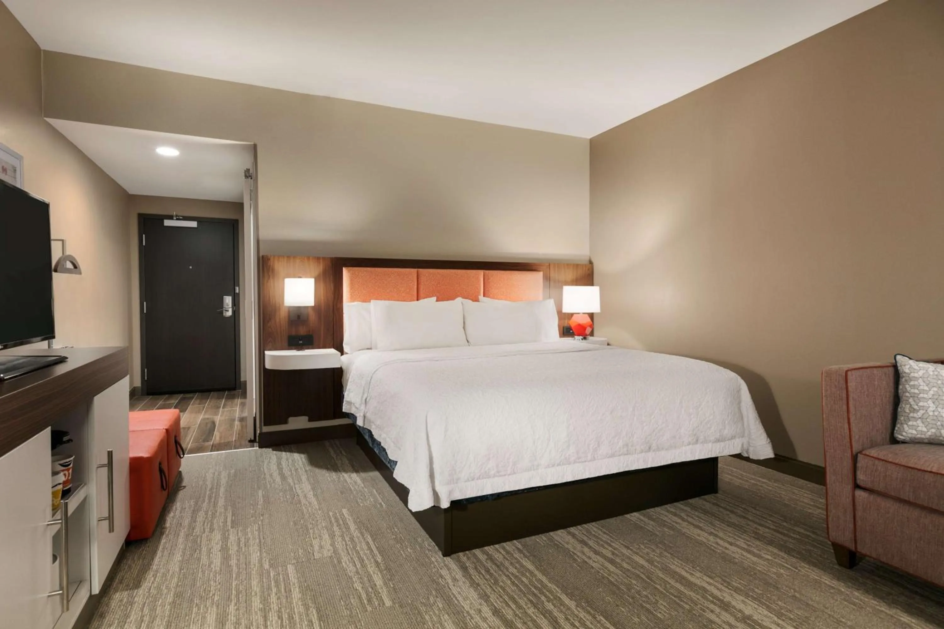 Bedroom, Bed in Hampton Inn Kernersville