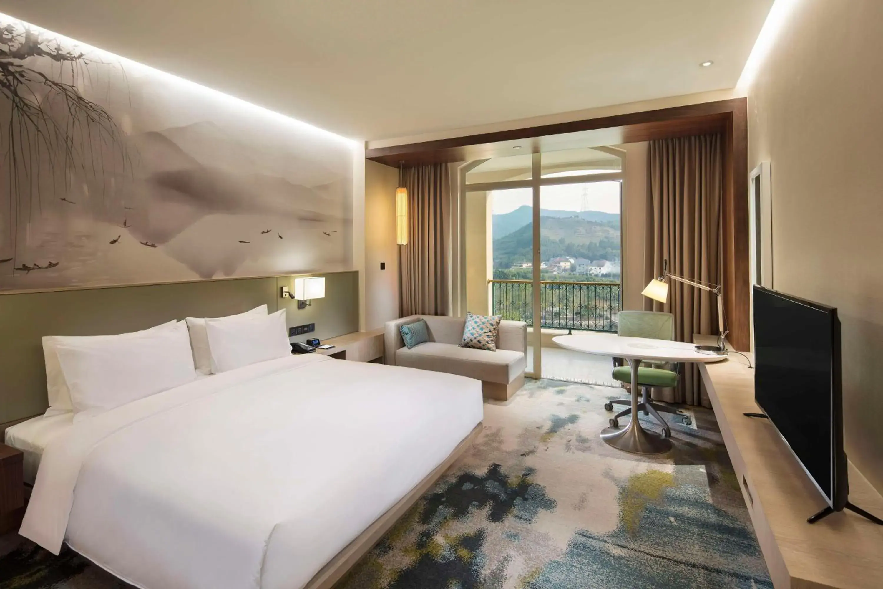 Deluxe King room with River View and Balcony in Hilton Garden Inn Hangzhou Lu'Niao Deluxe King room with River View and Balcony in Hilton Garden Inn Hangzhou Lu'Niao