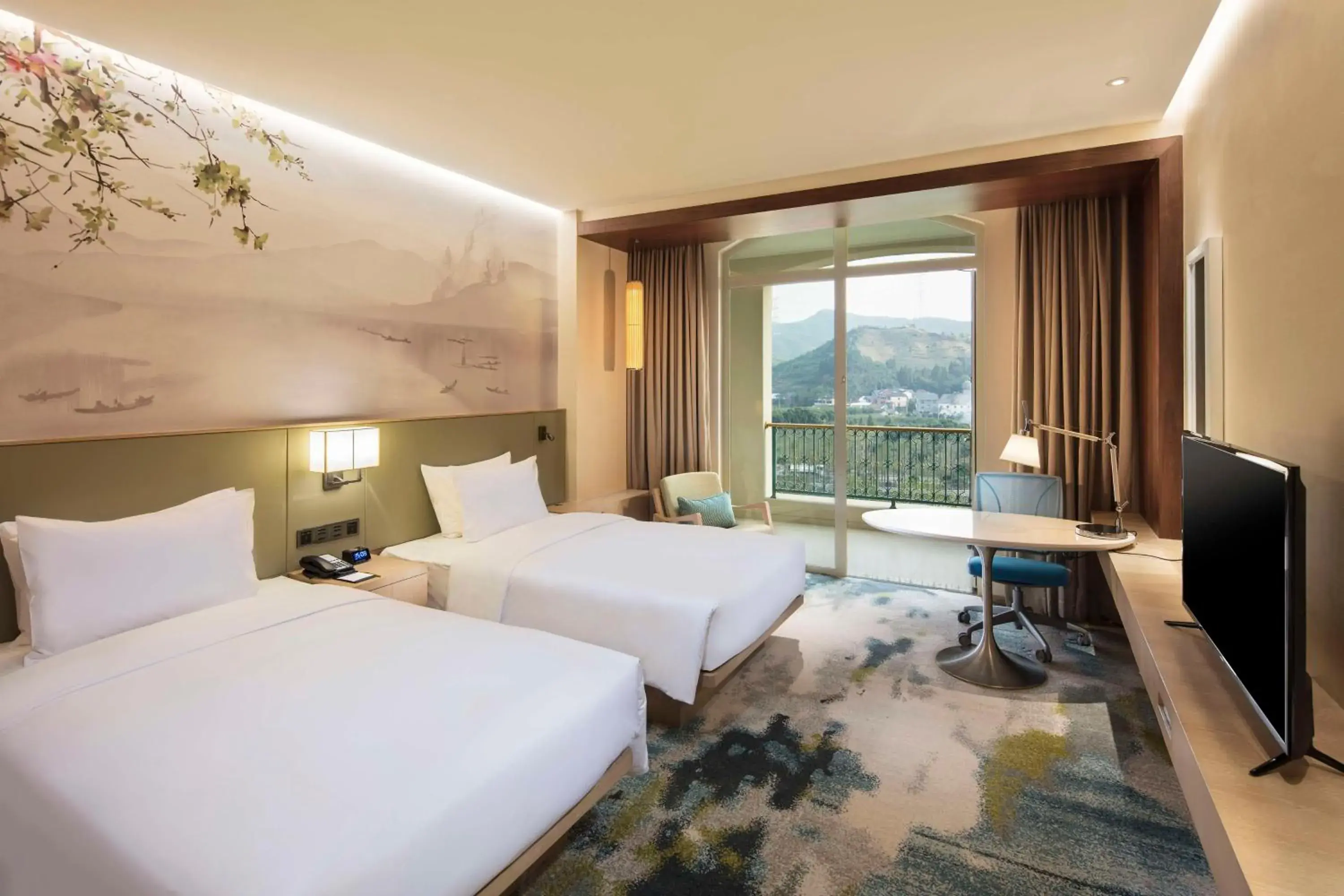 Deluxe Twin Room with Balcony and River View in Hilton Garden Inn Hangzhou Lu'Niao Deluxe Twin Room with Balcony and River View in Hilton Garden Inn Hangzhou Lu'Niao