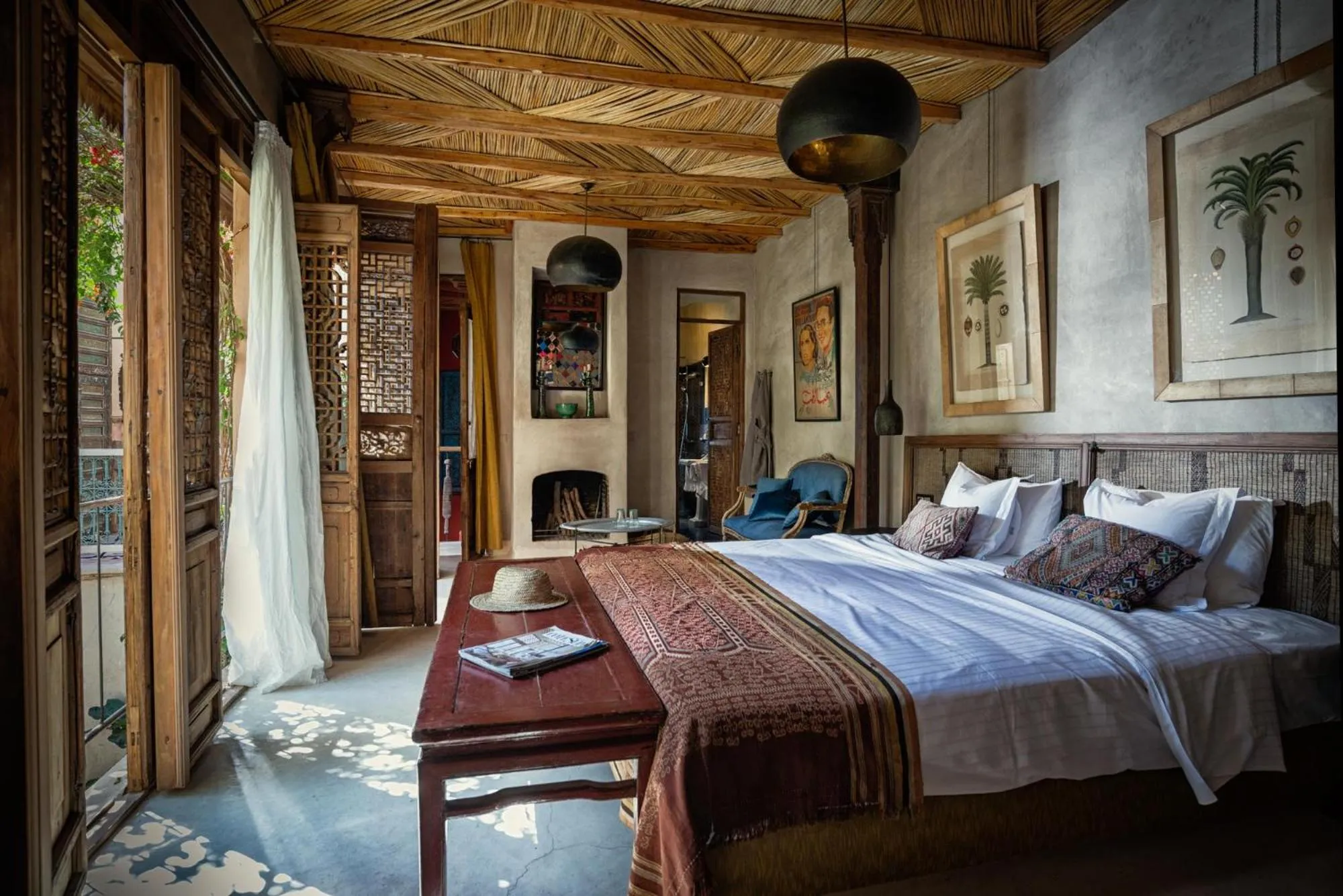 Photo of the whole room, Bed in Riad Kbour & Chou