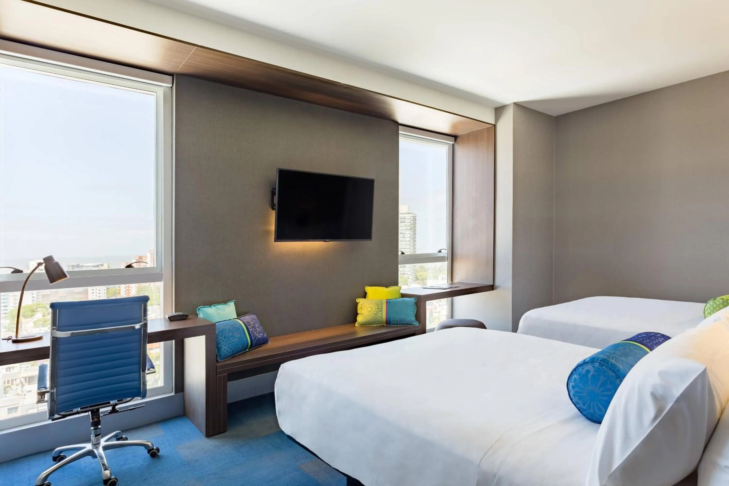 Photo of the whole room, Bed in Aloft Montevideo Hotel - Marriott International