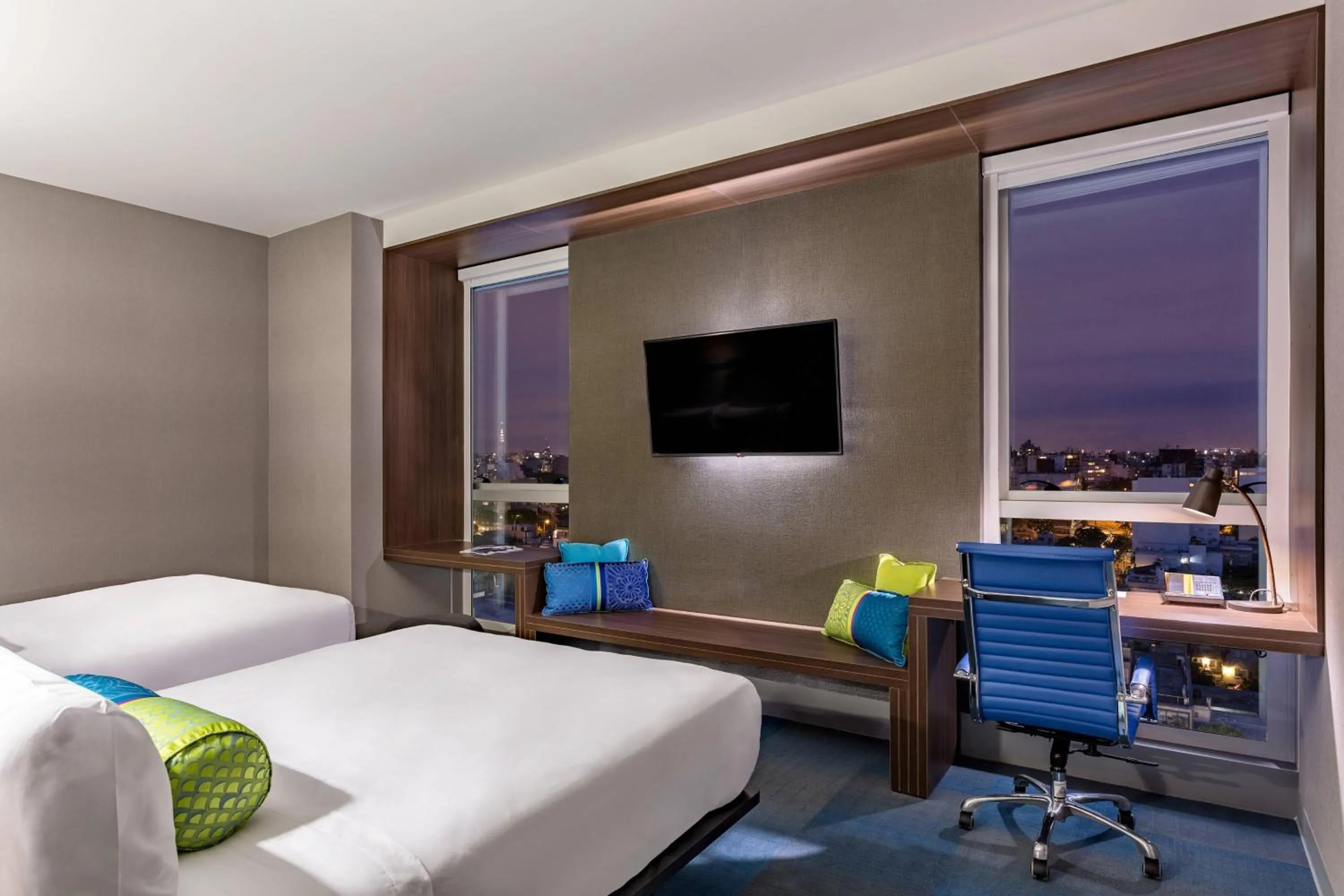 Photo of the whole room, Bed in Aloft Montevideo Hotel - Marriott International