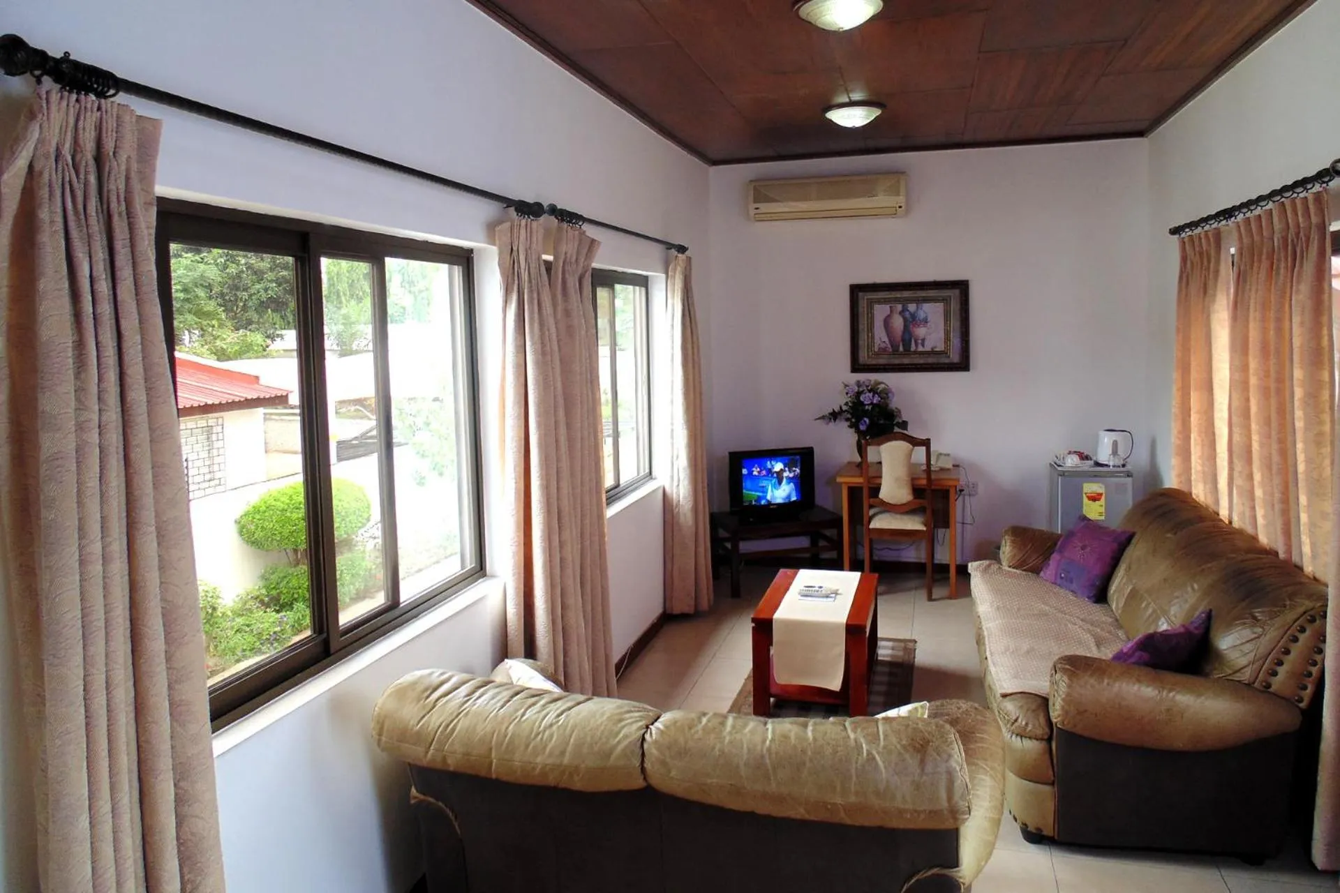 Living room in Lavender Lodge Hotel