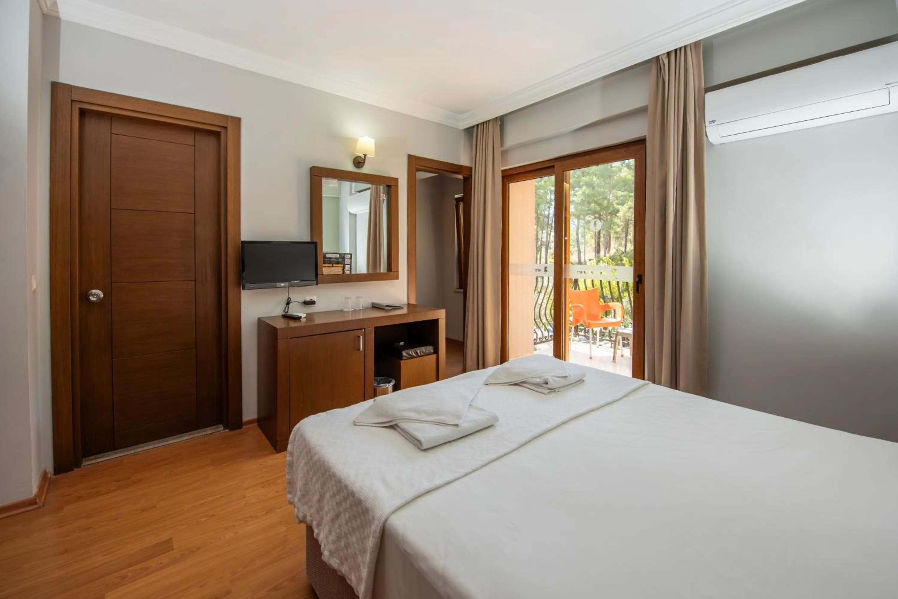 Bedroom, Bed in Pine Valley Hotel Oludeniz