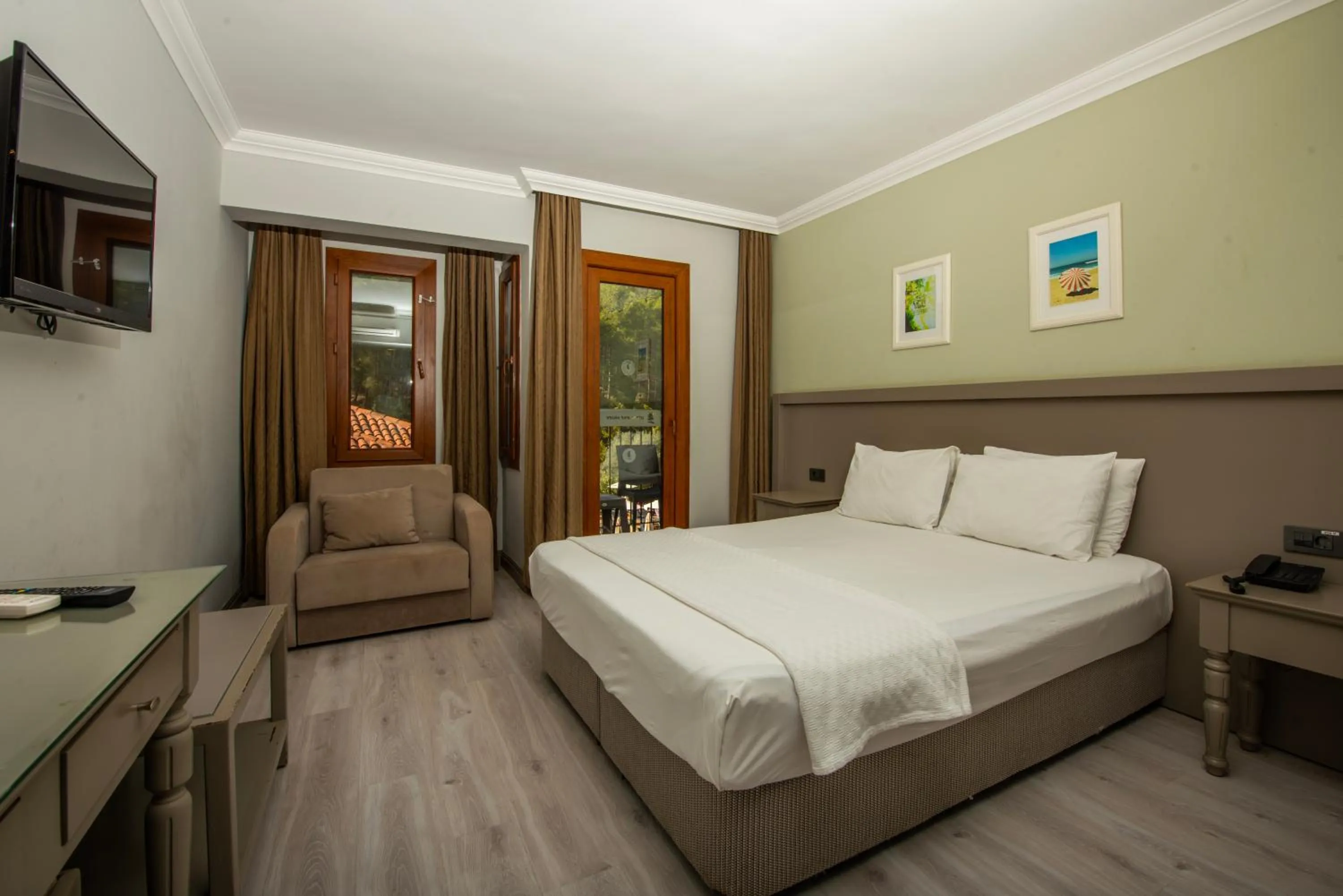 Bedroom, Bed in Pine Valley Hotel Oludeniz