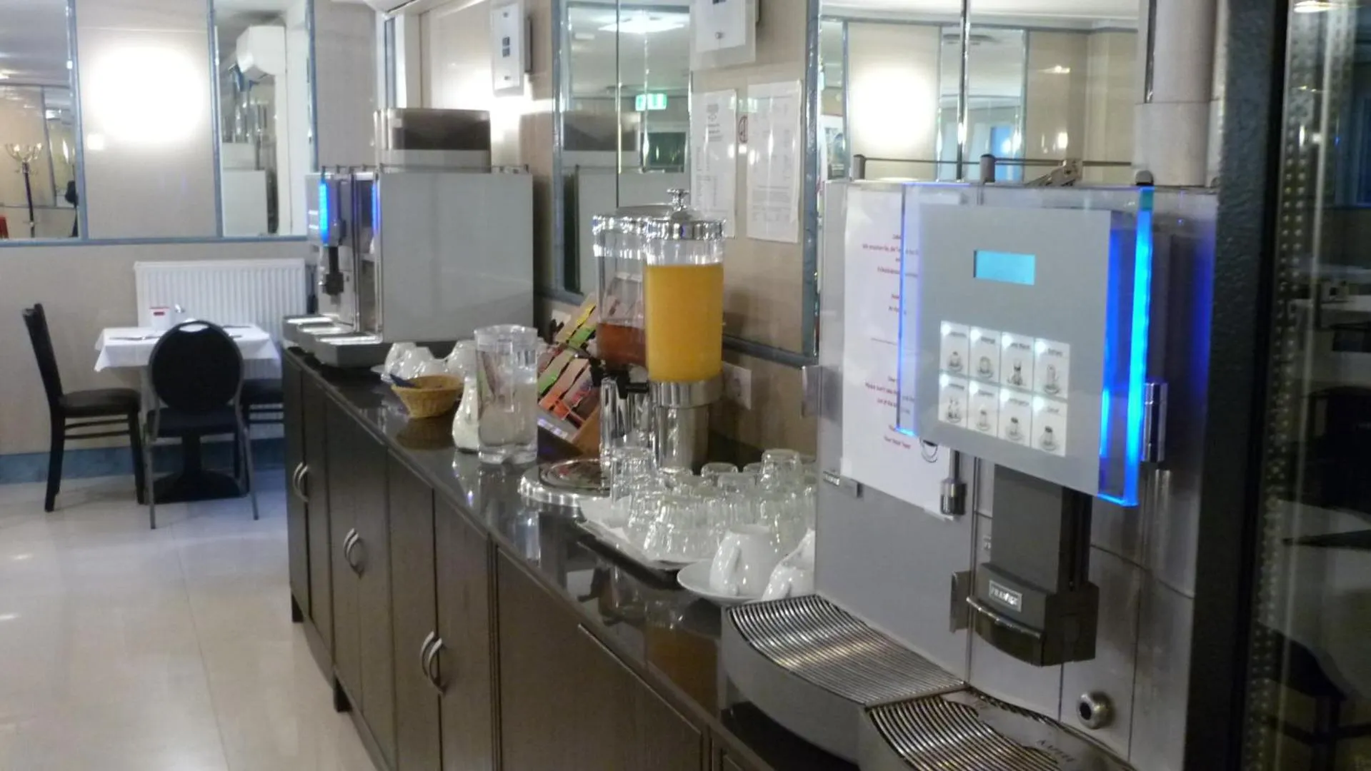 Food and drinks in Hotel Donaustadt Kagran - at Metro U1