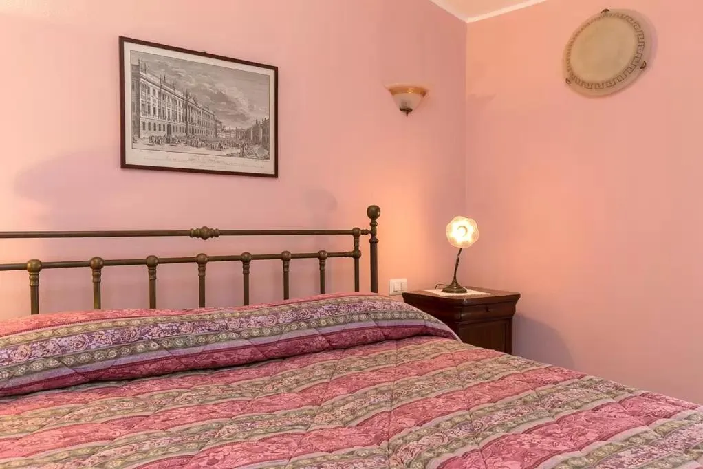 Decorative detail, Bed in Villa Mereghetti