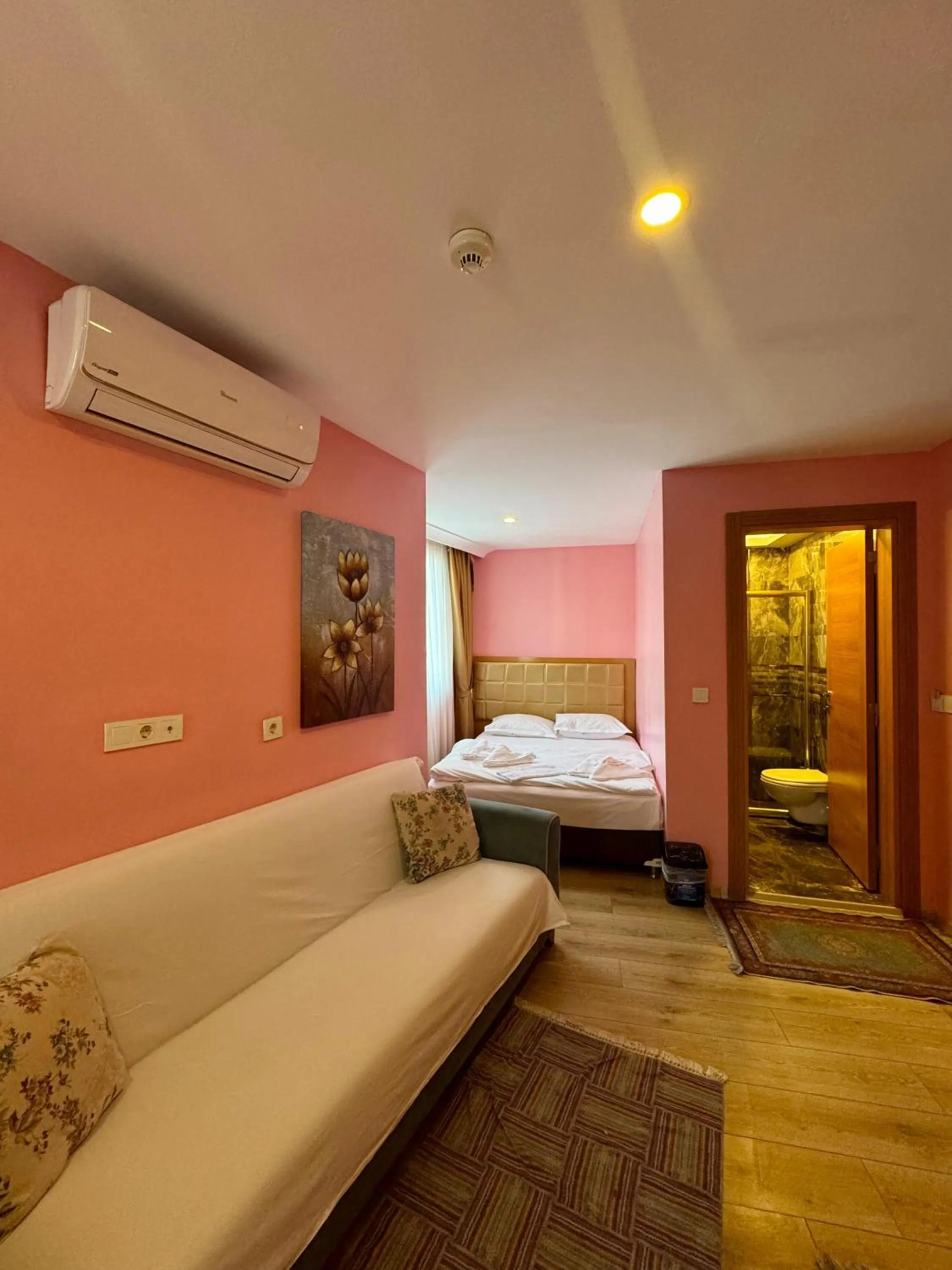 Bed in Gulhane Corner Hotel