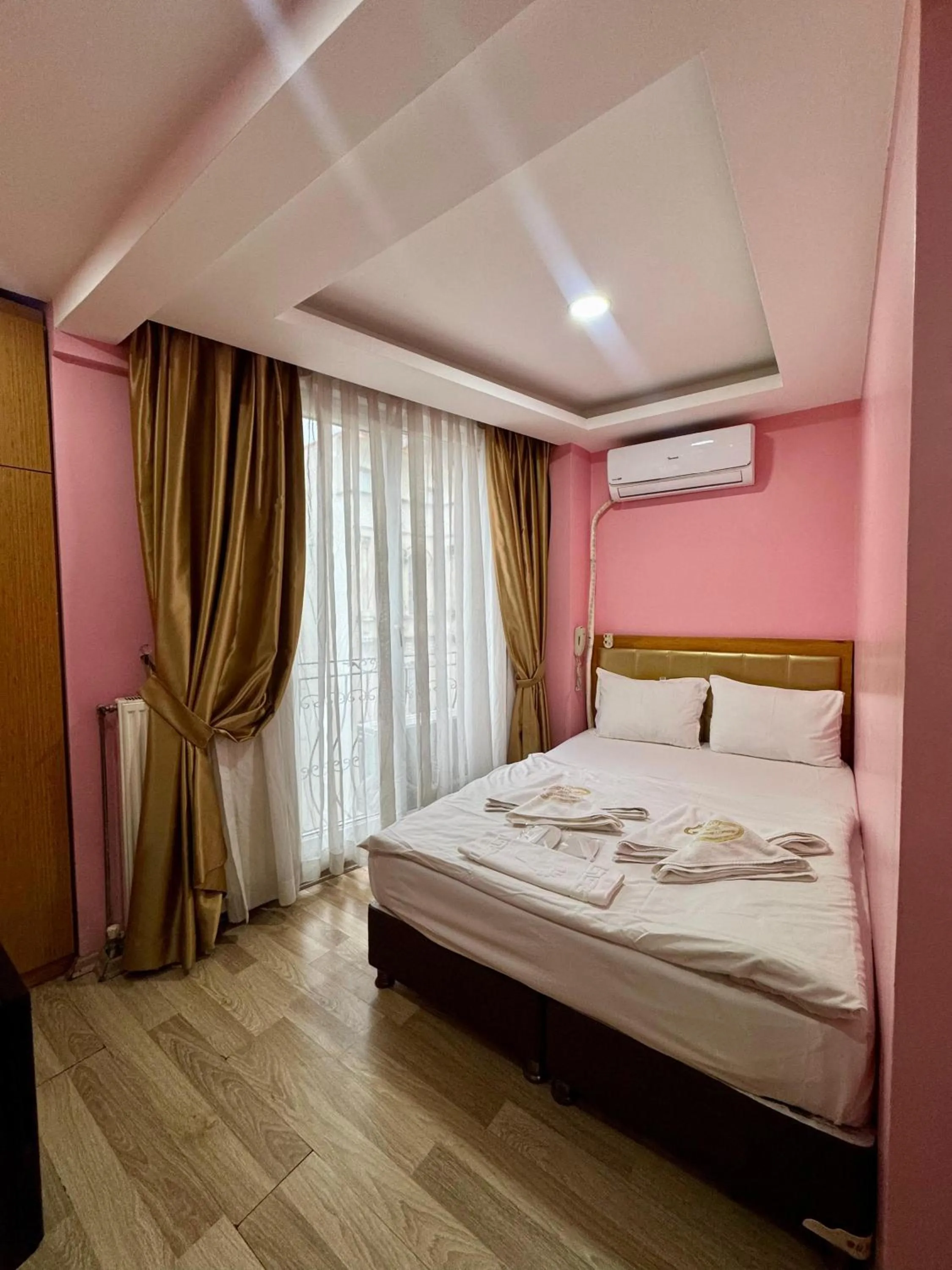 Bed in Gulhane Corner Hotel