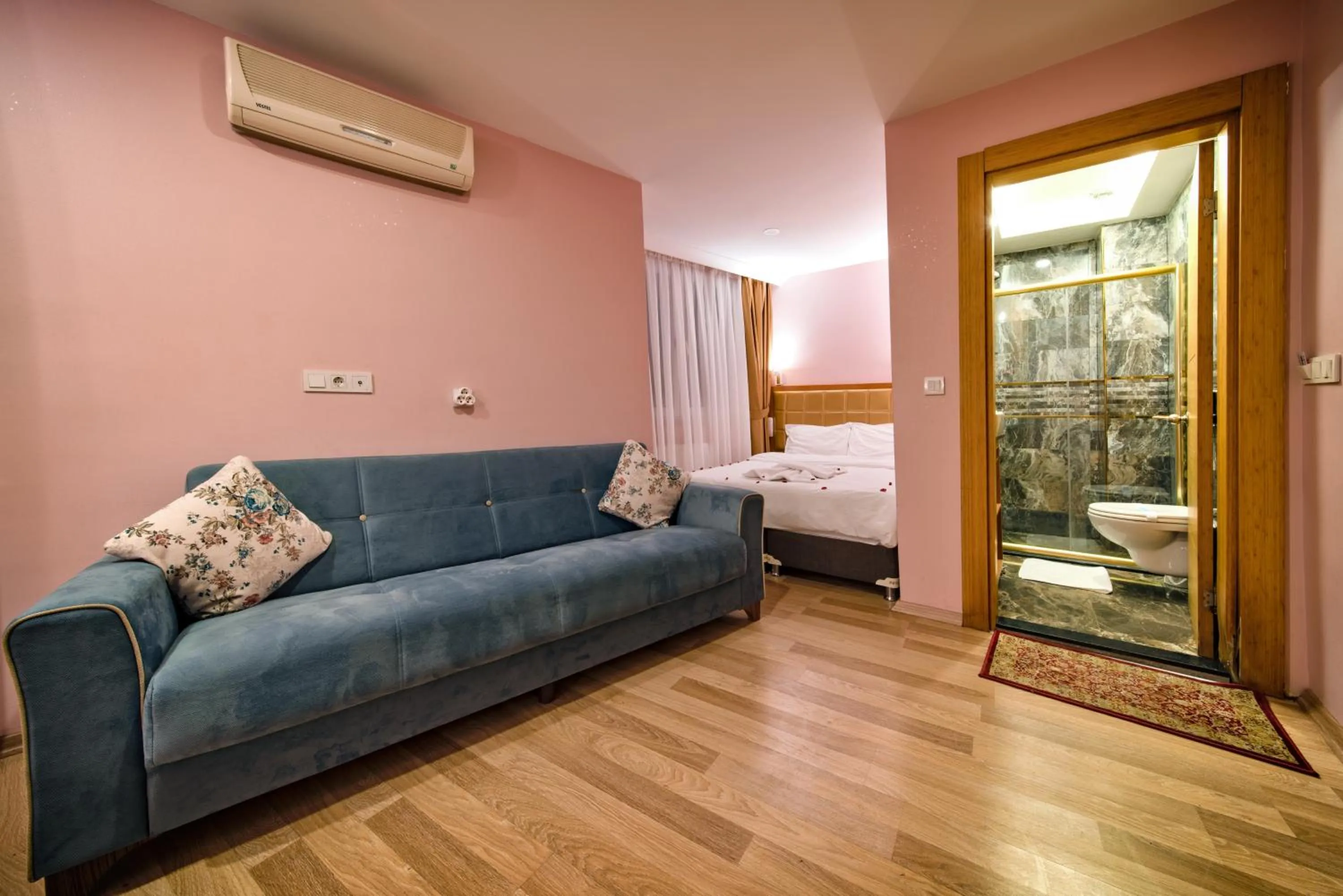 Bed in Gulhane Corner Hotel