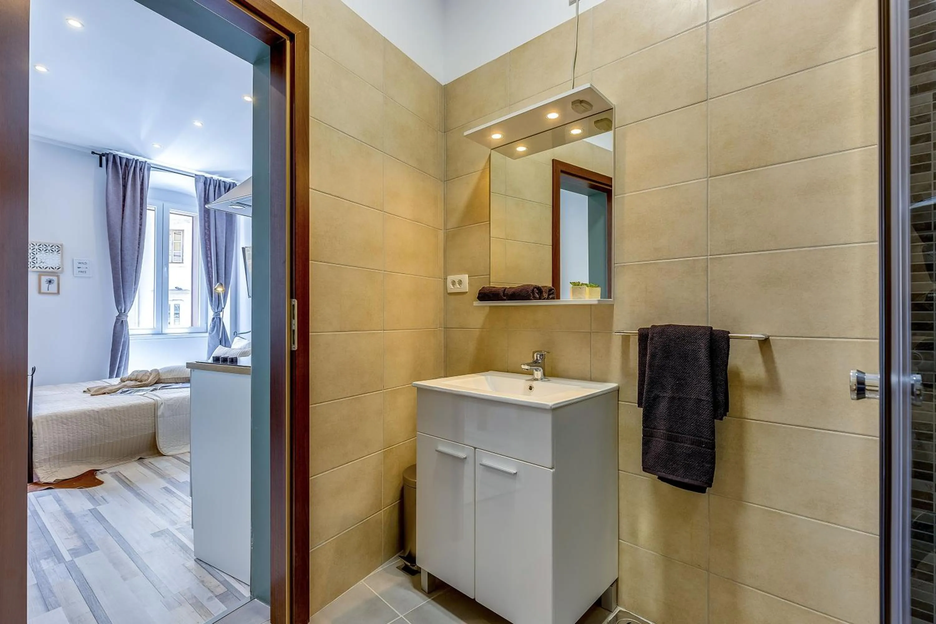 Bathroom in Main Square studios