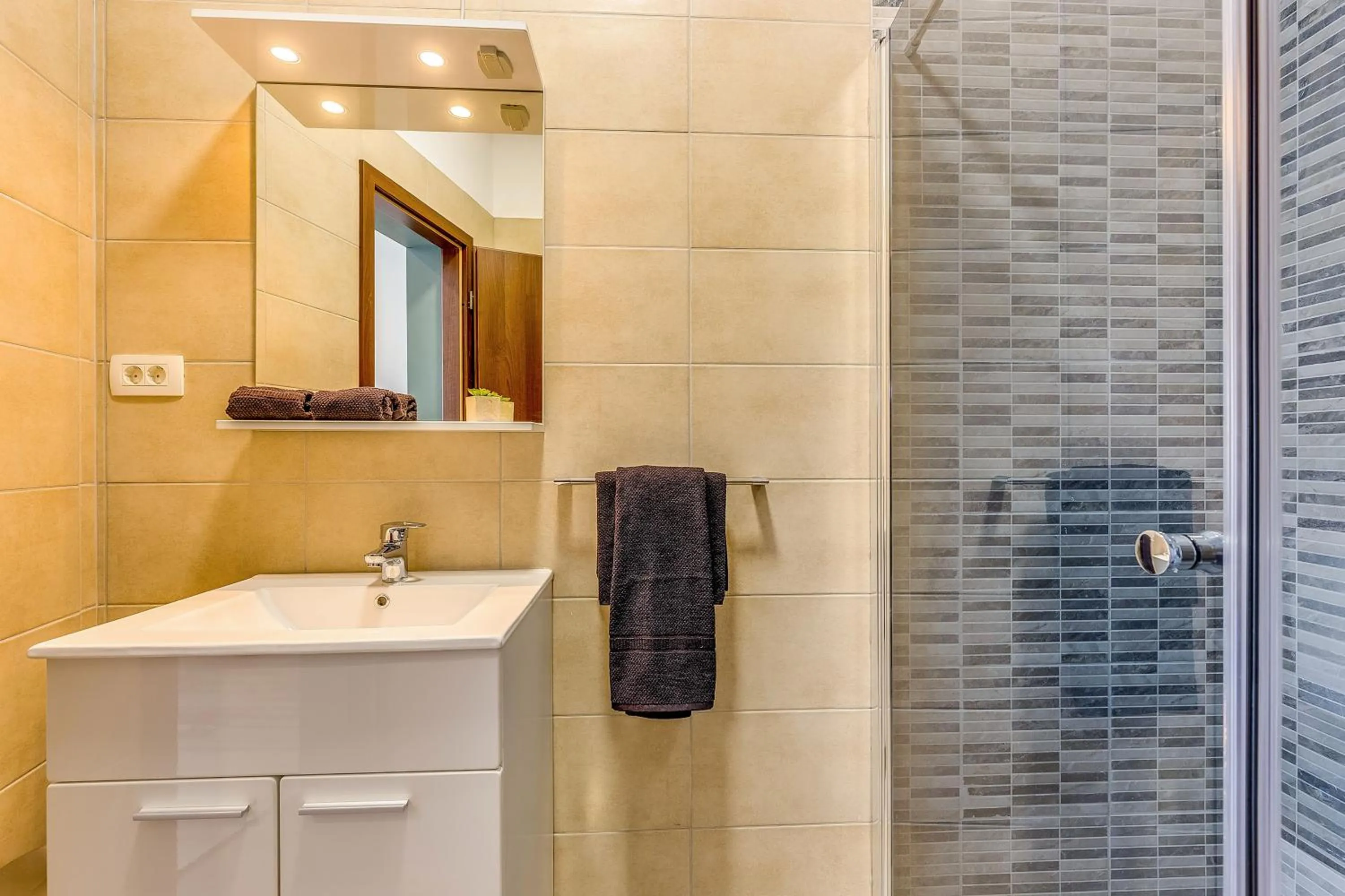 Bathroom in Main Square studios