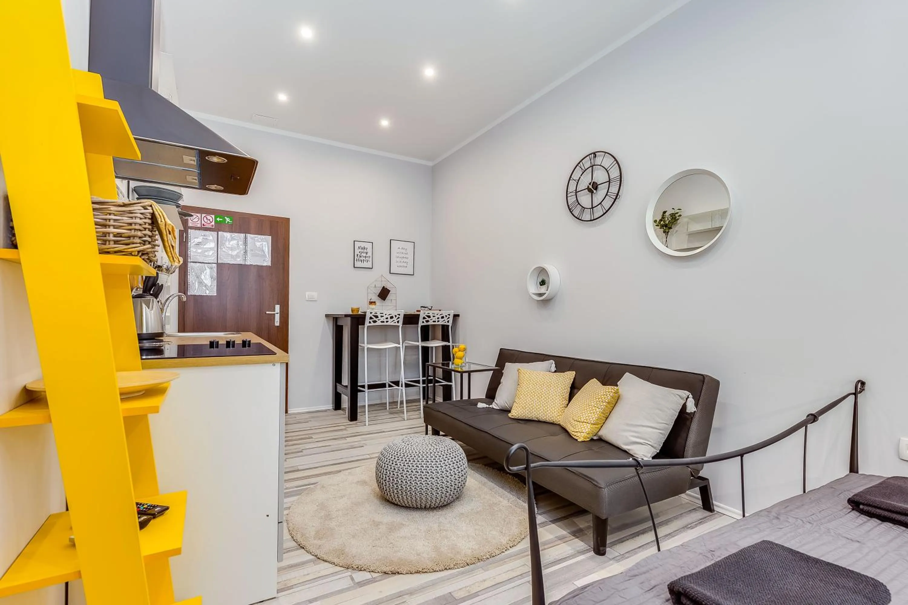 Coffee/tea facilities in Main Square studios