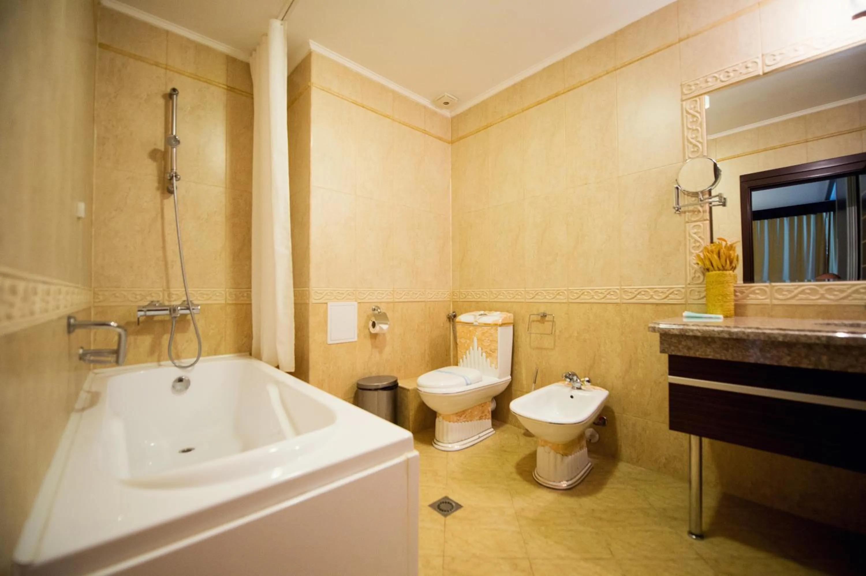 Shower in Grand Hotel Hebar