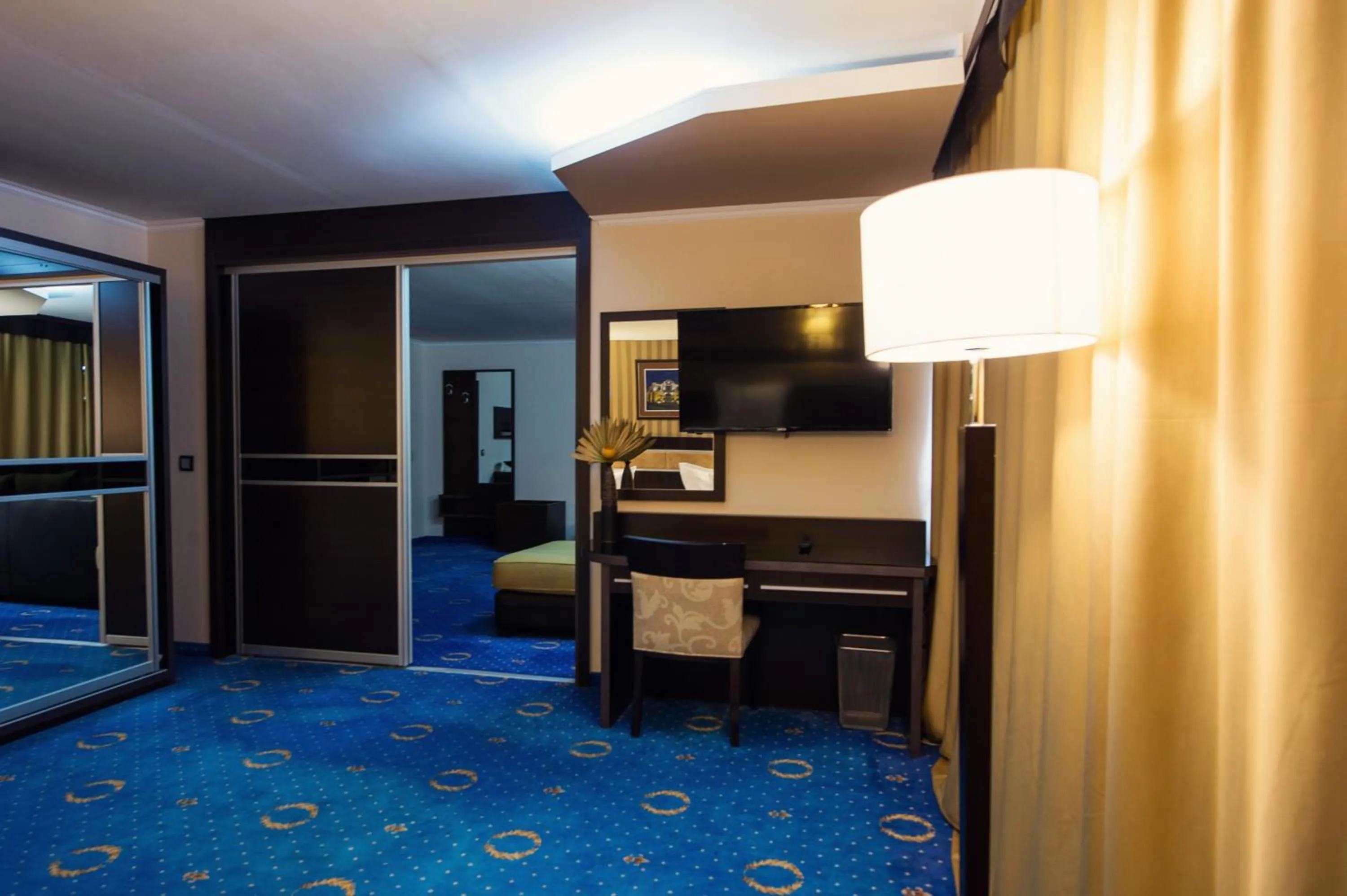 TV and multimedia, Bed in Grand Hotel Hebar