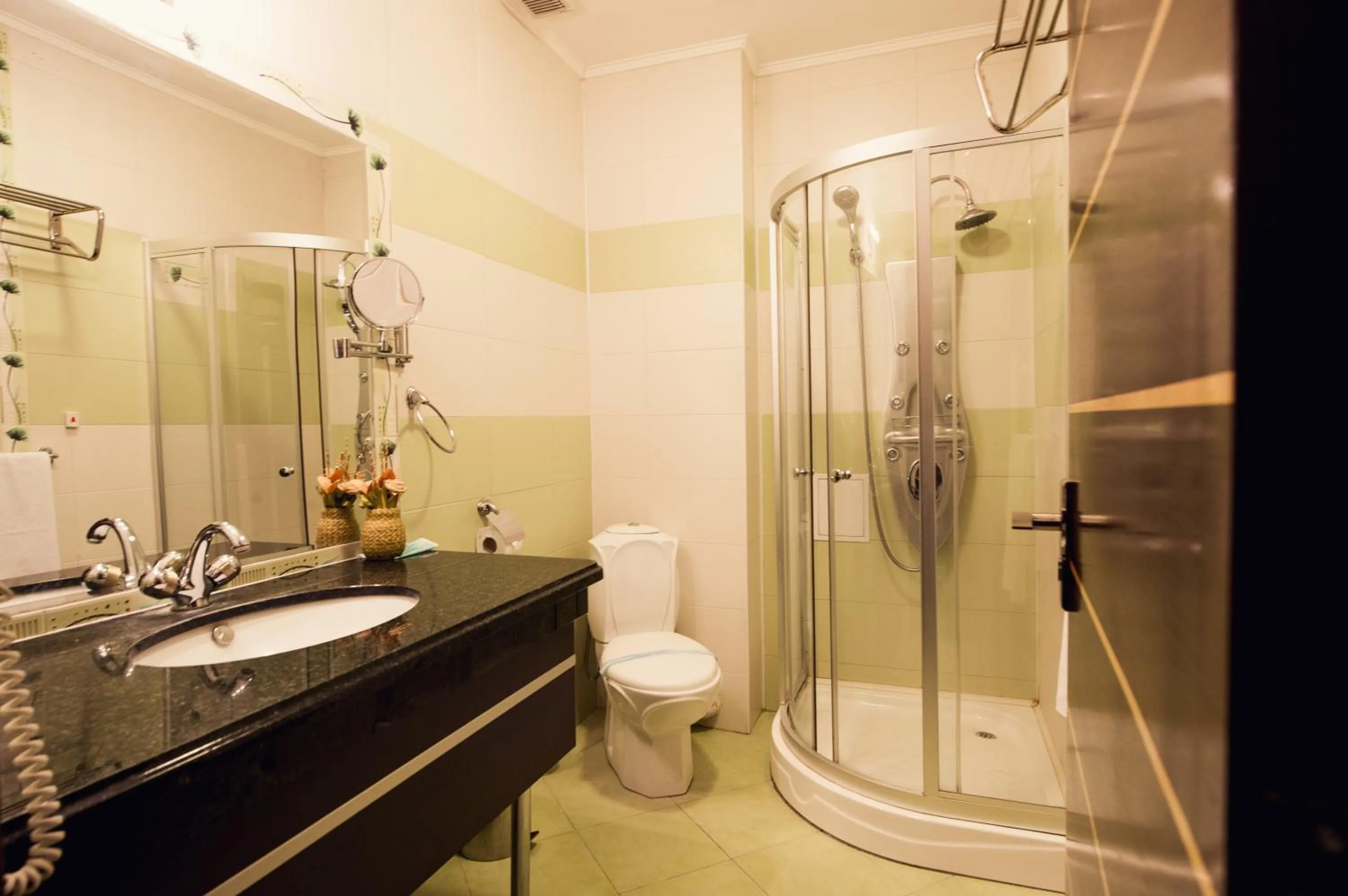 Shower in Grand Hotel Hebar